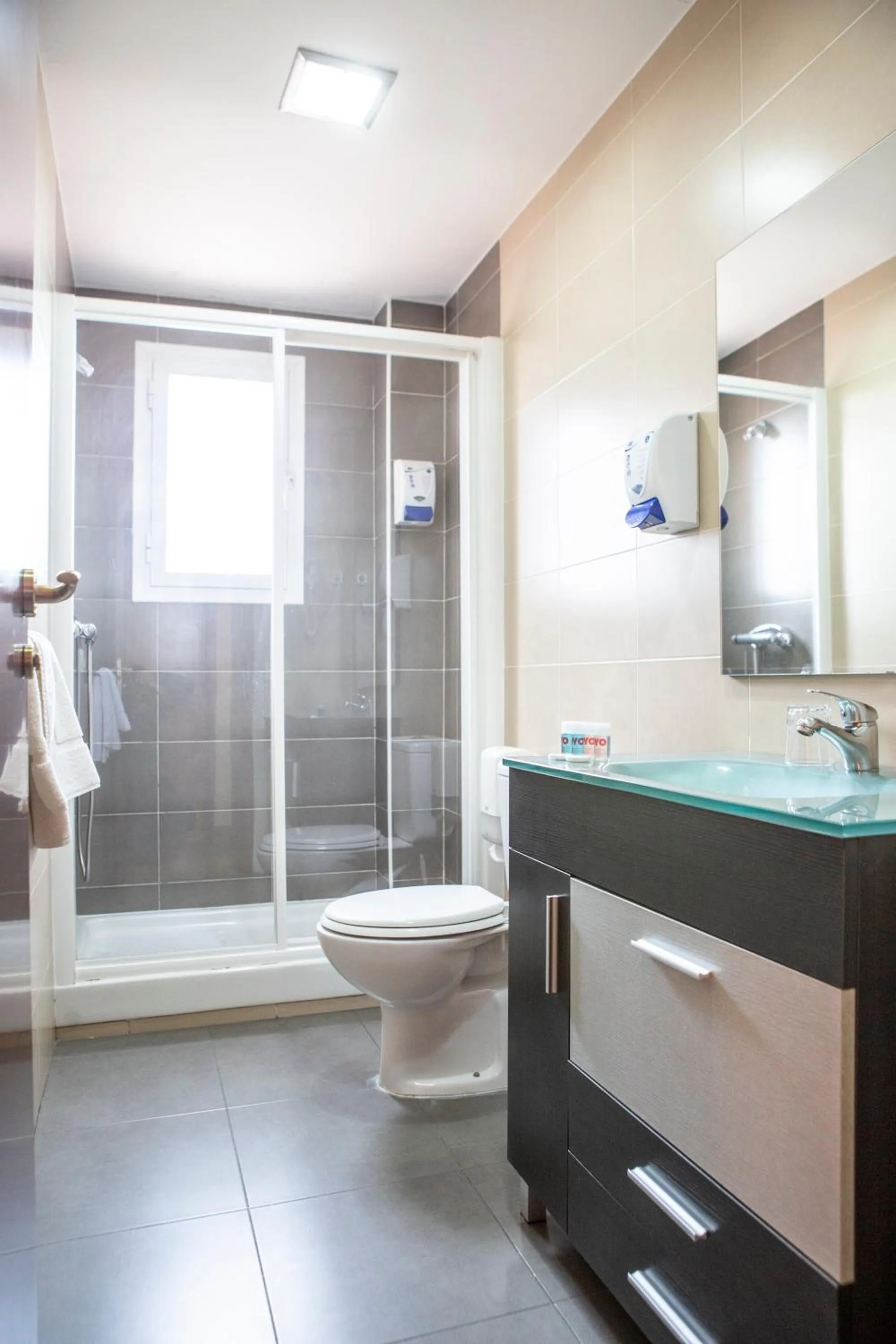 Shower in Hotel Mavi