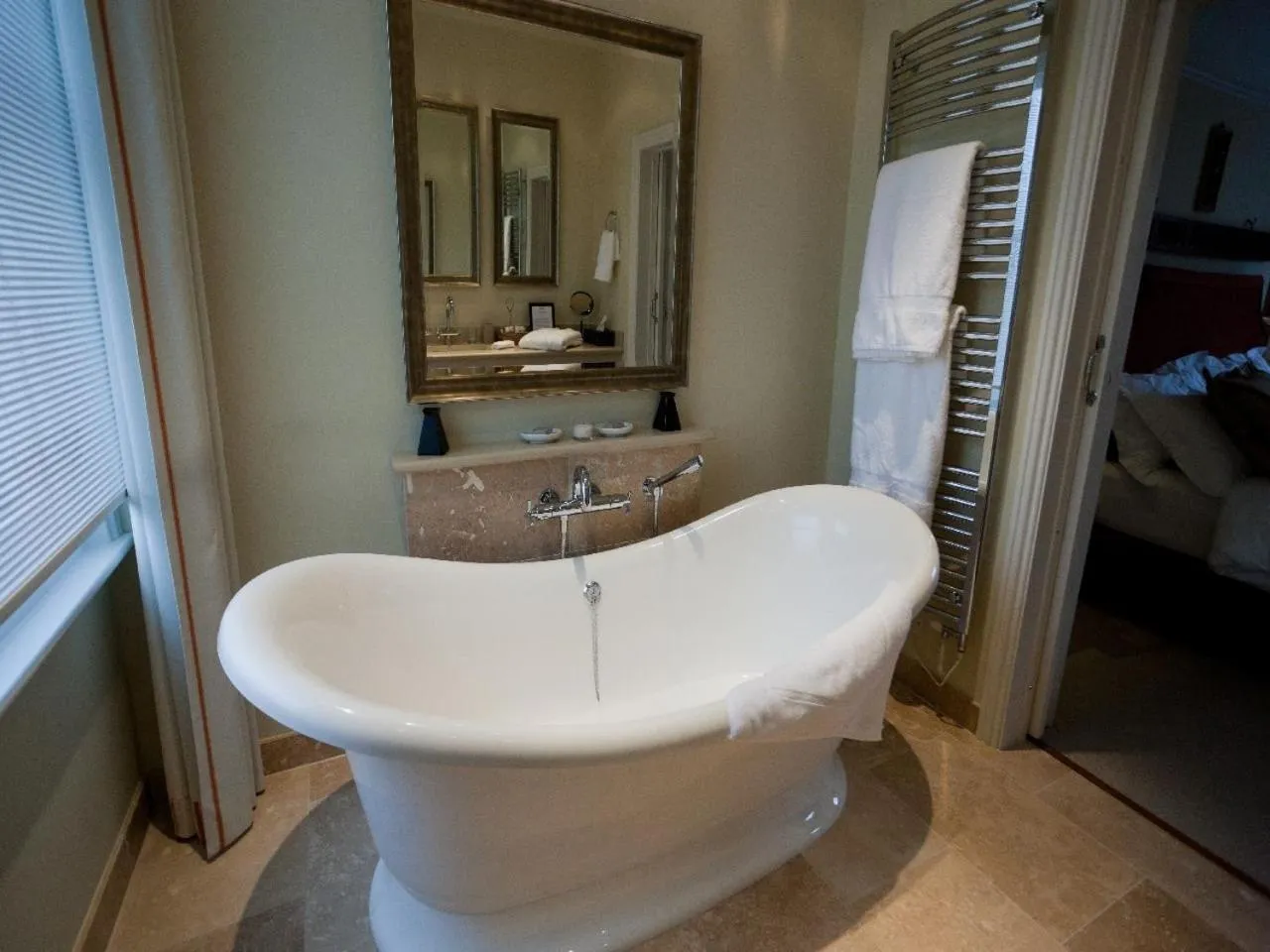 Bathroom in Gilbey's Bar, Restaurant & Townhouse