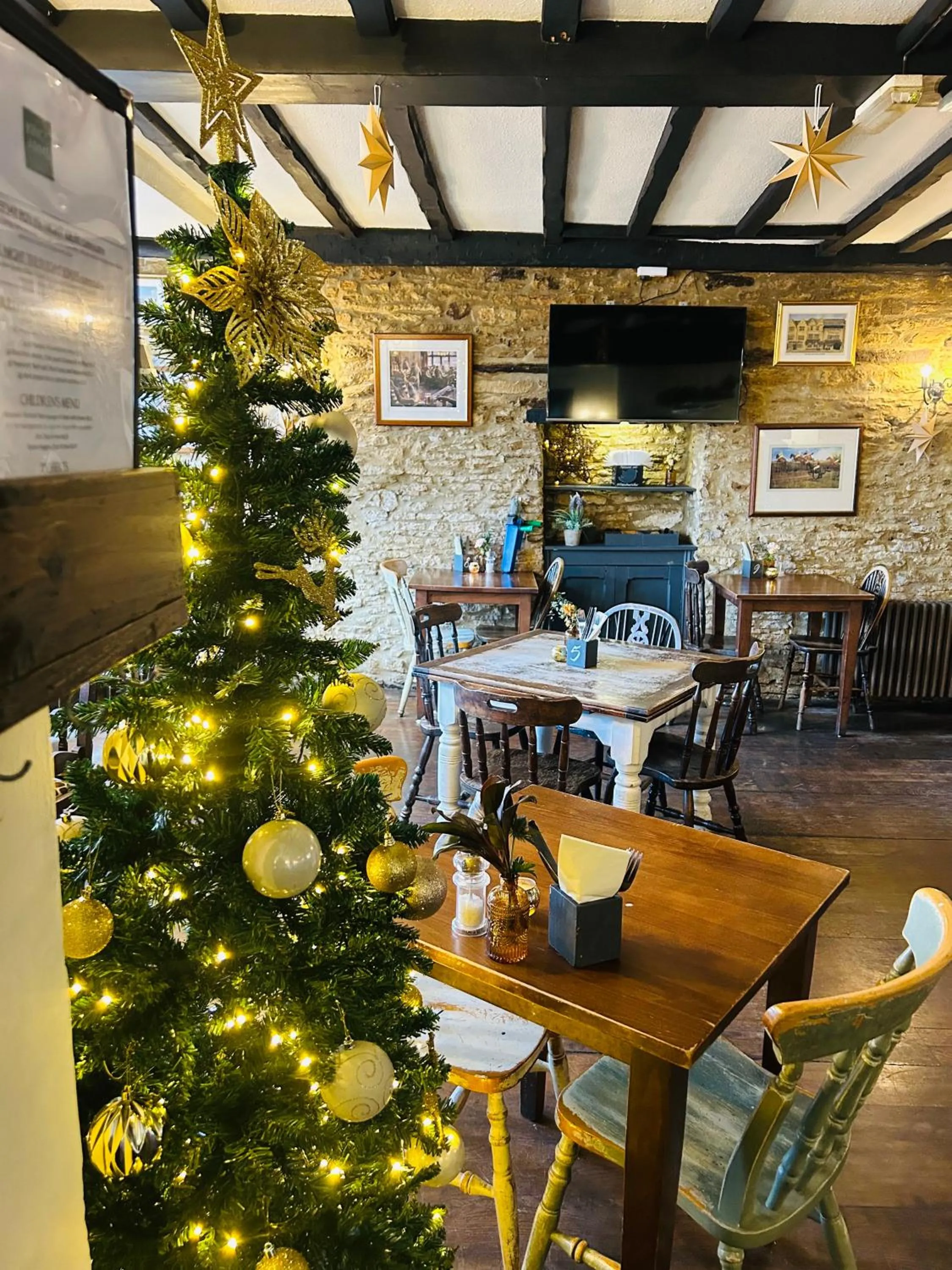 Restaurant/places to eat in The Kings Arms Hotel