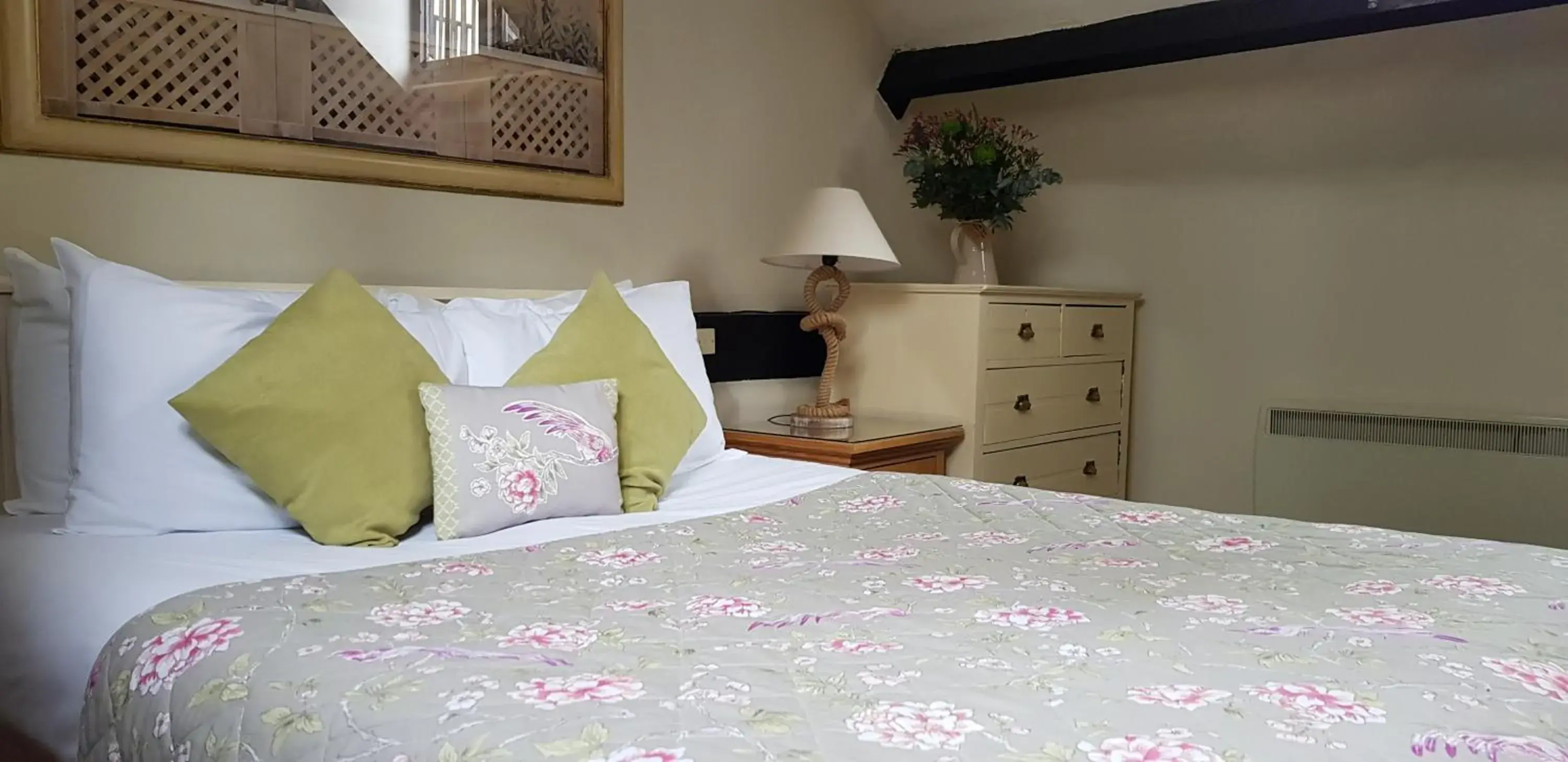 King Room in The Kings Arms Hotel King Room in The Kings Arms Hotel