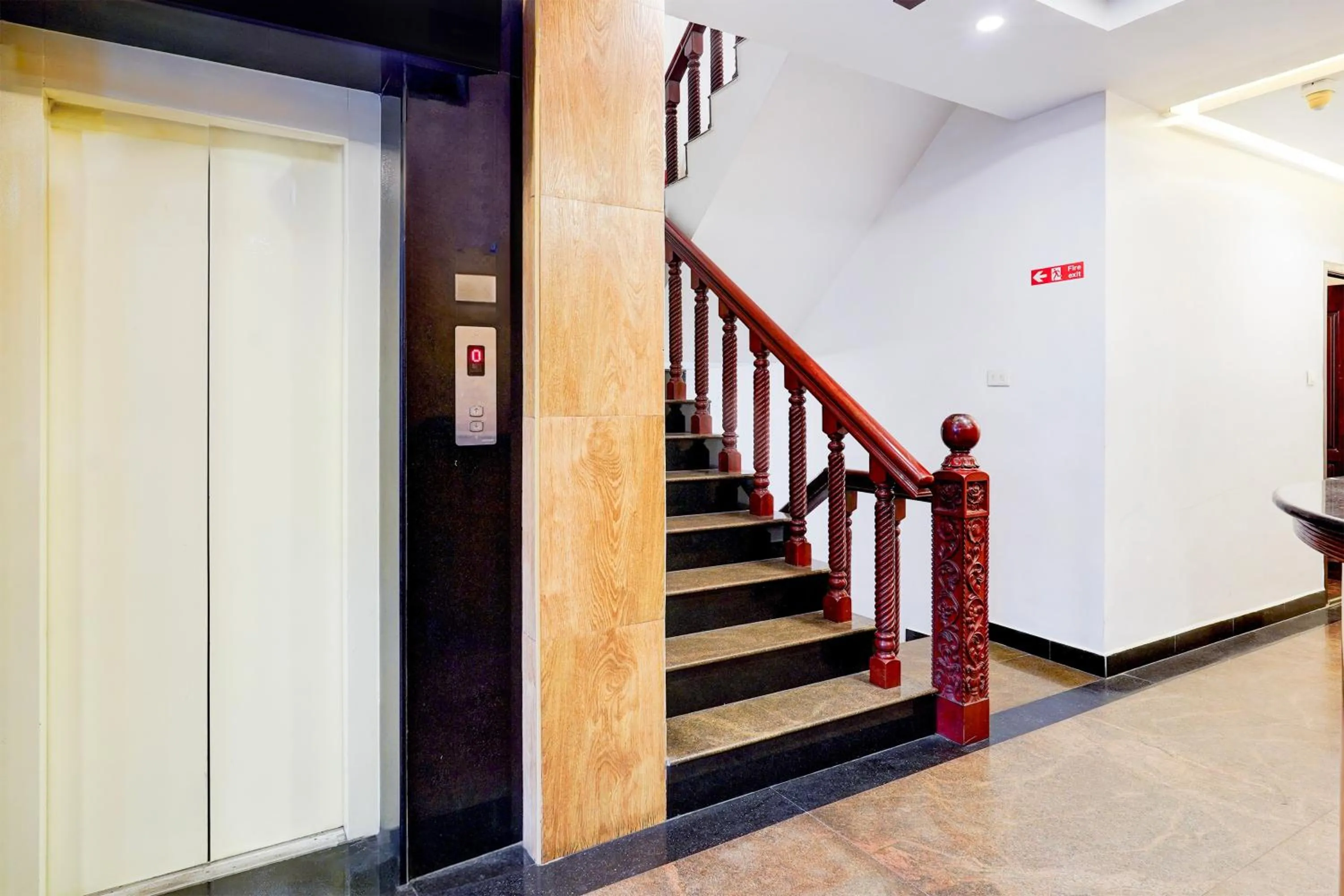 Lobby or reception in Super Townhouse White Town Rock Beach Formerly Prakasam Residency