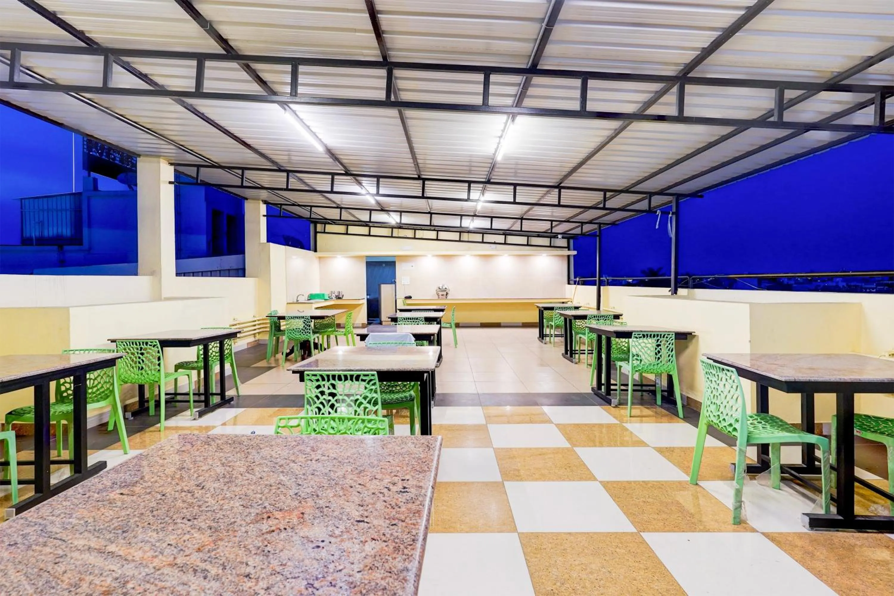 Restaurant/places to eat in Super Townhouse White Town Rock Beach Formerly Prakasam Residency