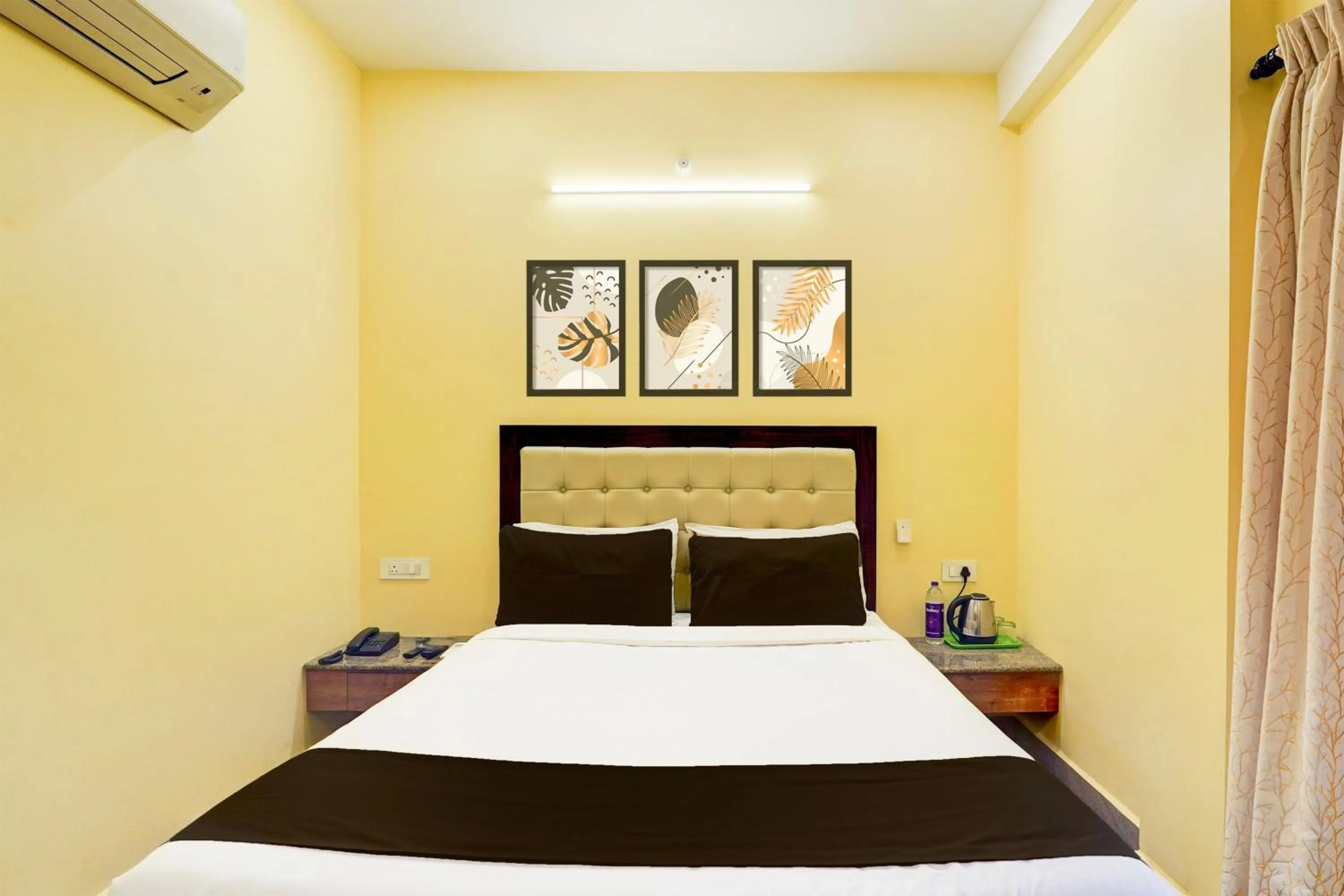 Bedroom, Bed in Super Townhouse White Town Rock Beach Formerly Prakasam Residency