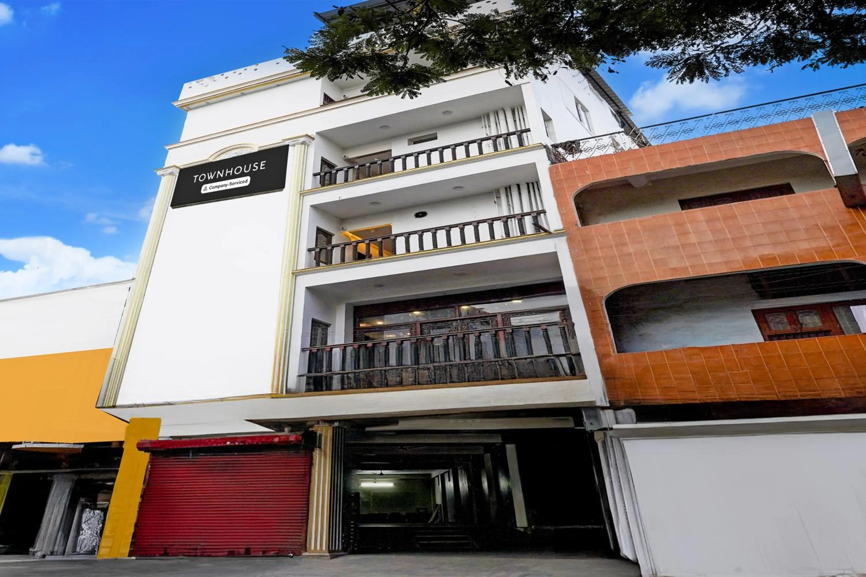 Facade/entrance in Super Townhouse White Town Rock Beach Formerly Prakasam Residency