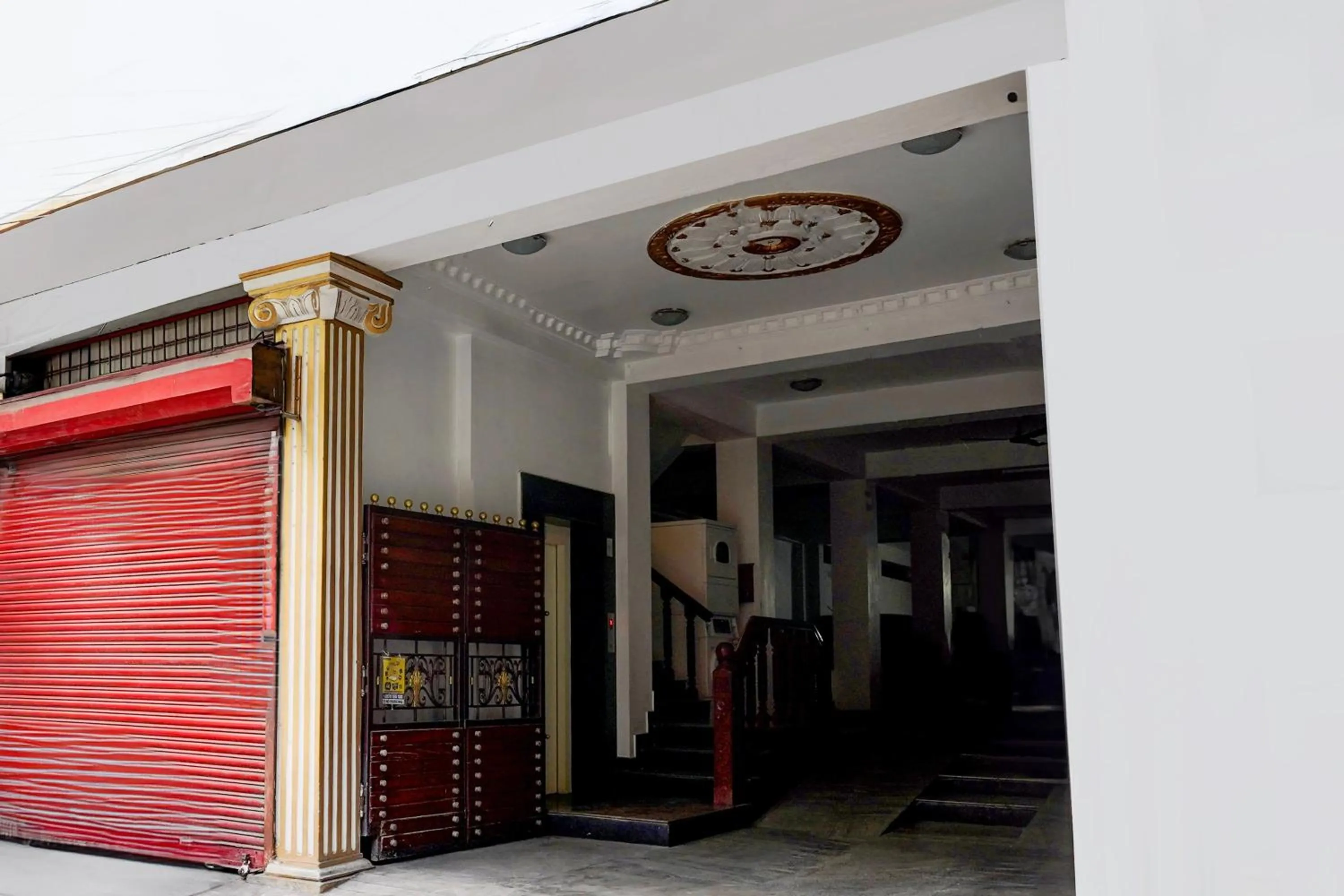 Facade/entrance in Super Townhouse White Town Rock Beach Formerly Prakasam Residency