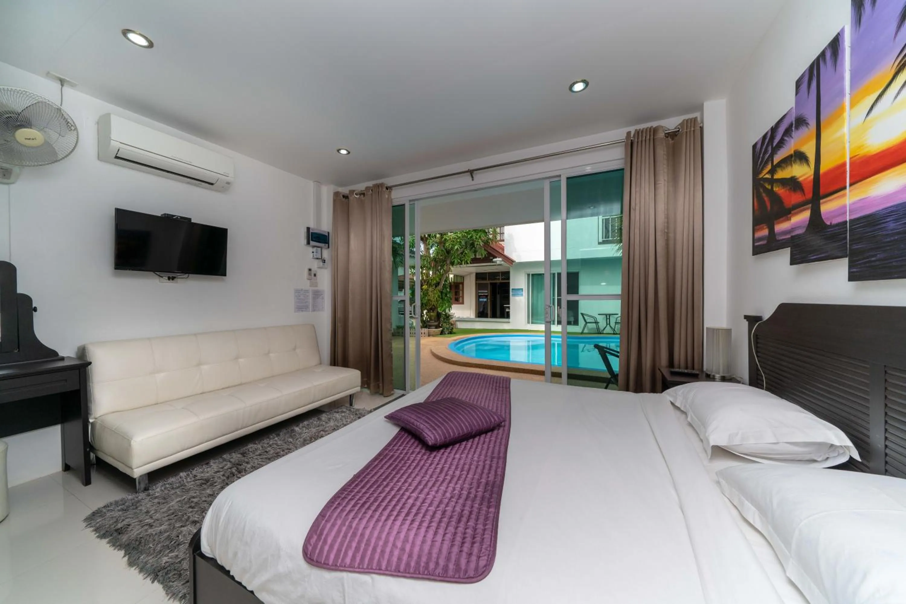 Photo of the whole room, Bed in Coconut Palms