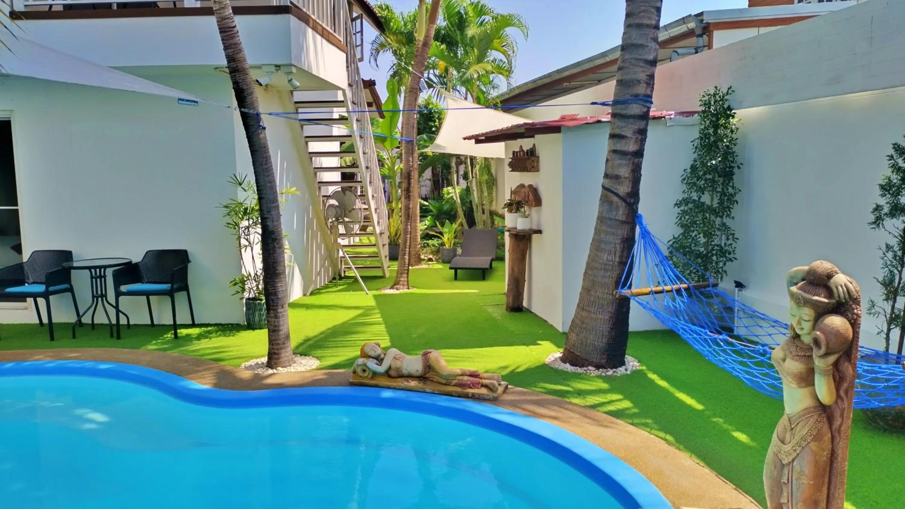 Swimming pool in Coconut Palms
