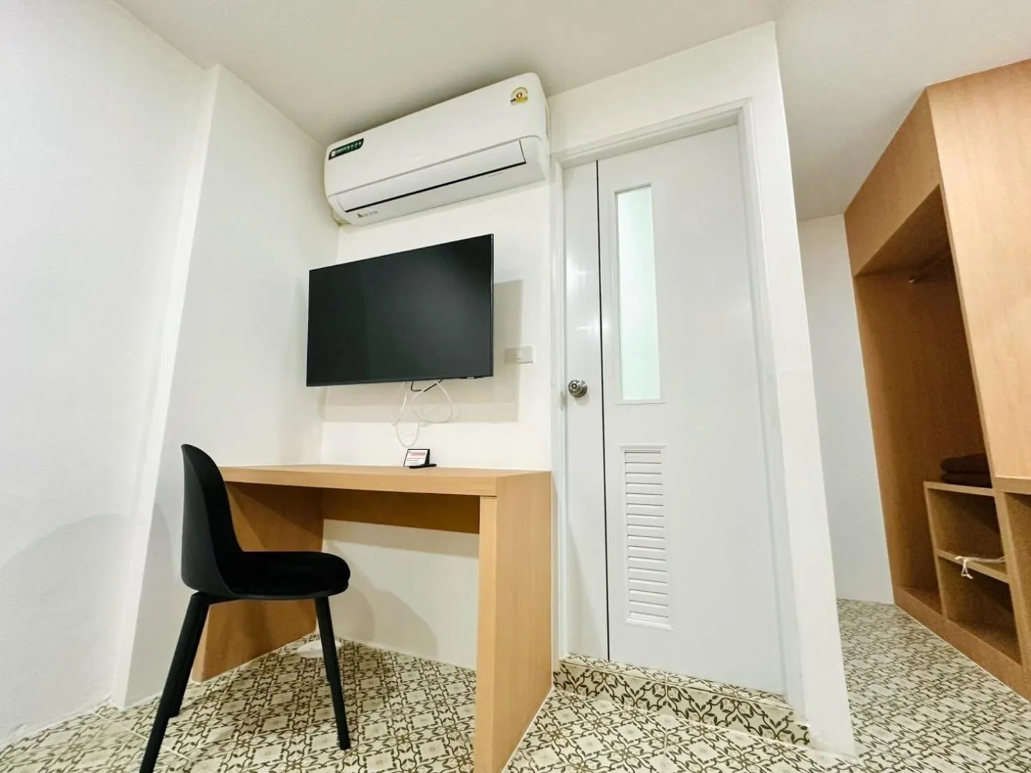 Seating area in The Cozy 77