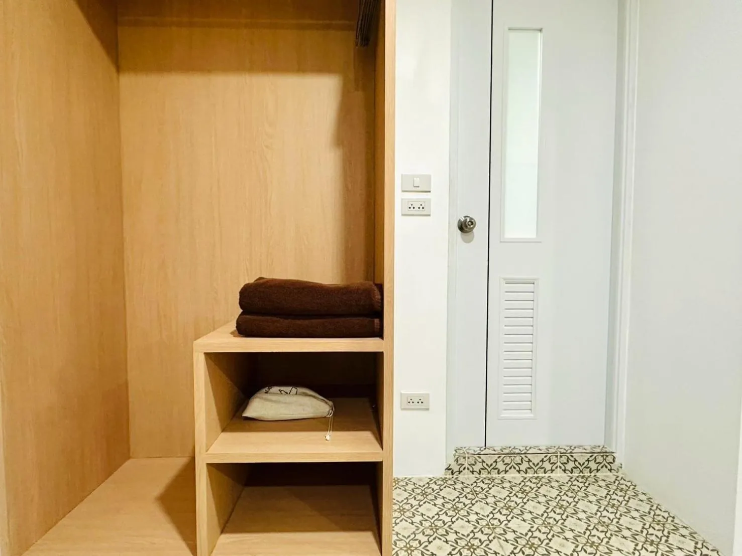 towels in The Cozy 77