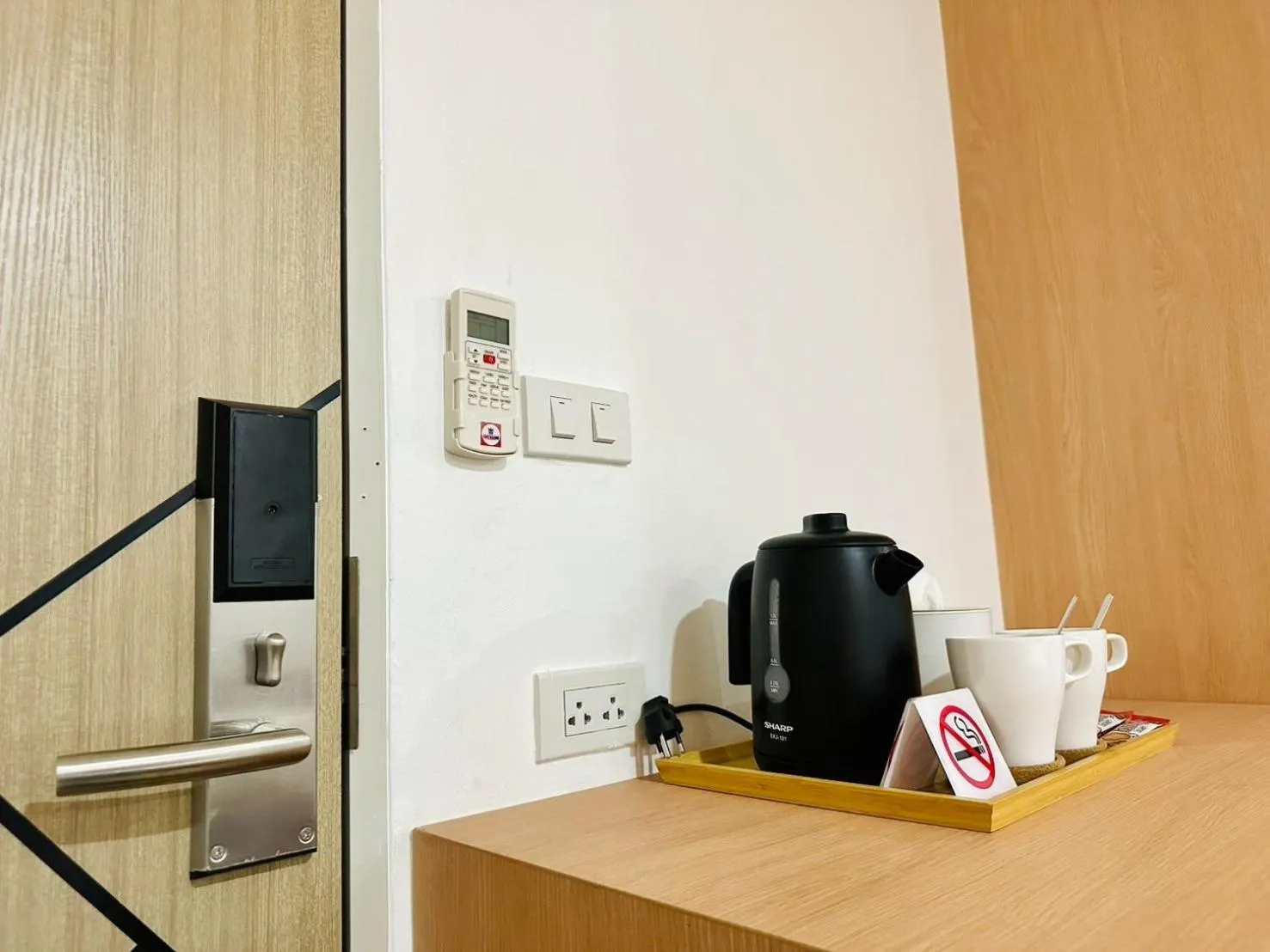 Coffee/tea facilities in The Cozy 77