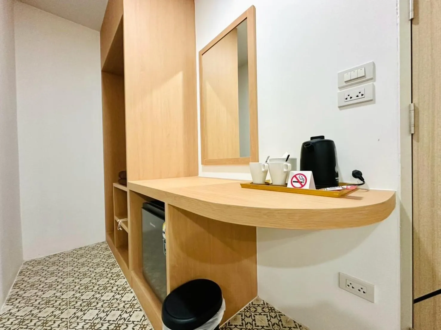 Coffee/tea facilities in The Cozy 77