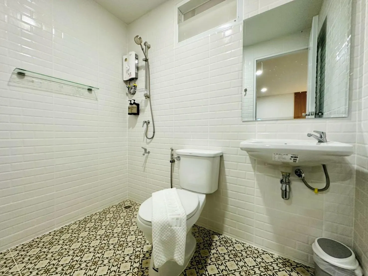 Shower in The Cozy 77