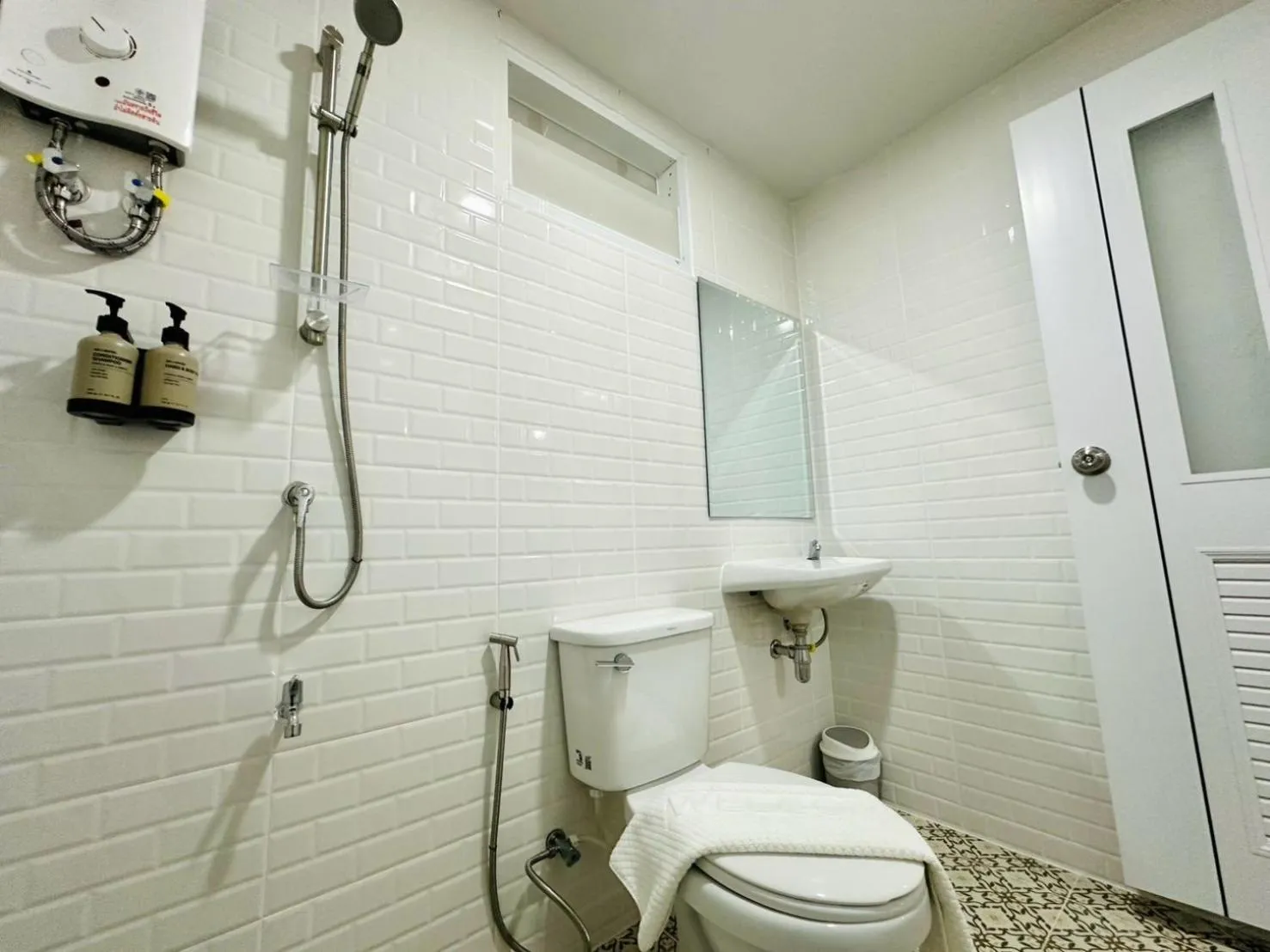 Shower in The Cozy 77