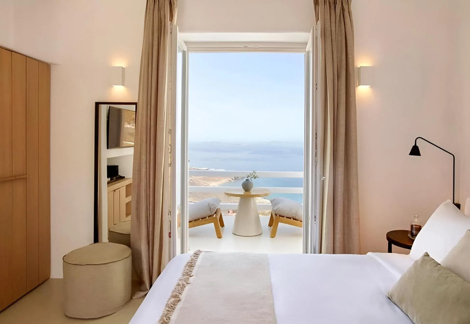 Photo of the whole room, Bed in Hotiday Mykonos Fanari
