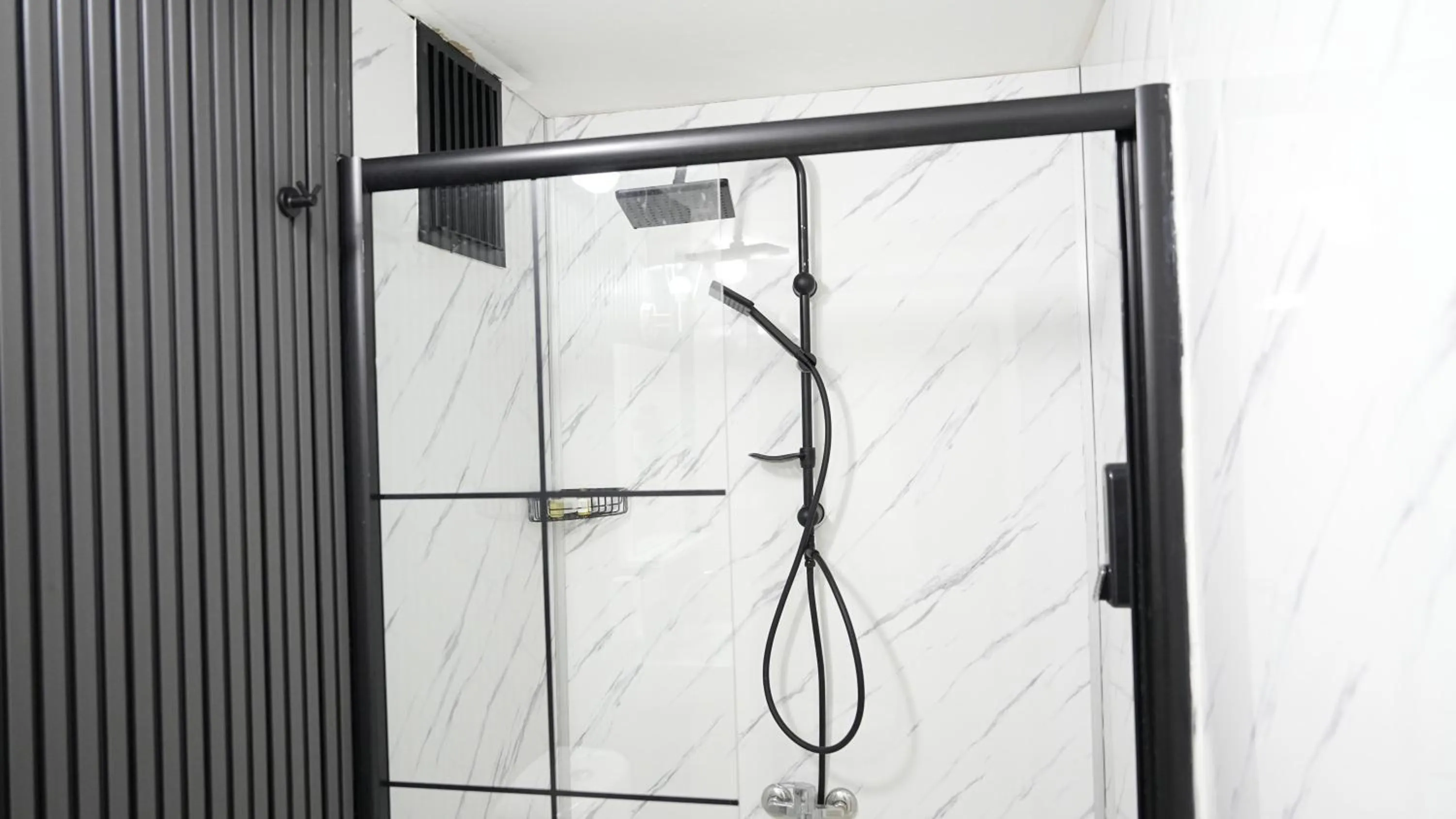 Shower in Akyol Palace