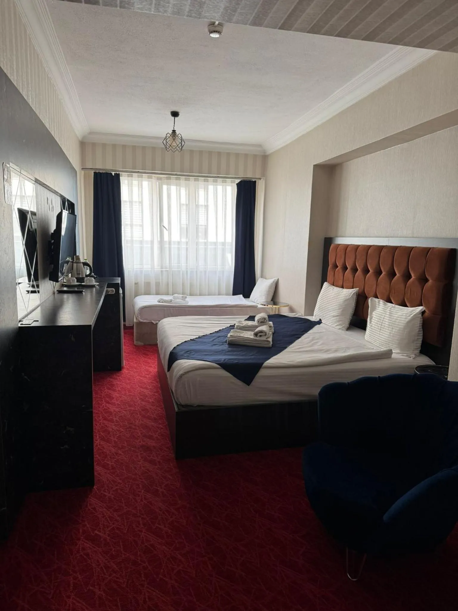 Photo of the whole room, Bed in Akyol Palace