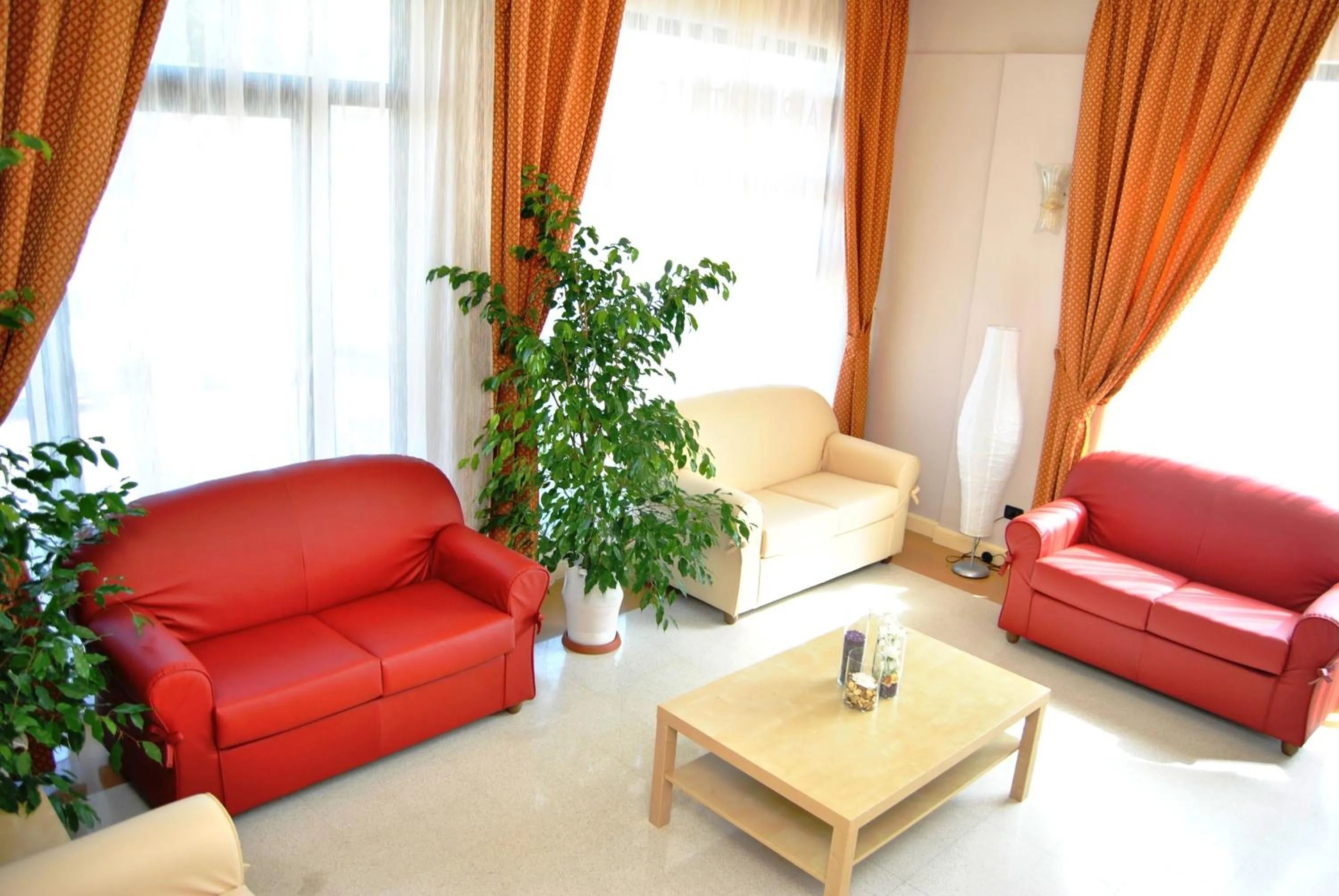 Communal lounge/ TV room in Hotel Sextum