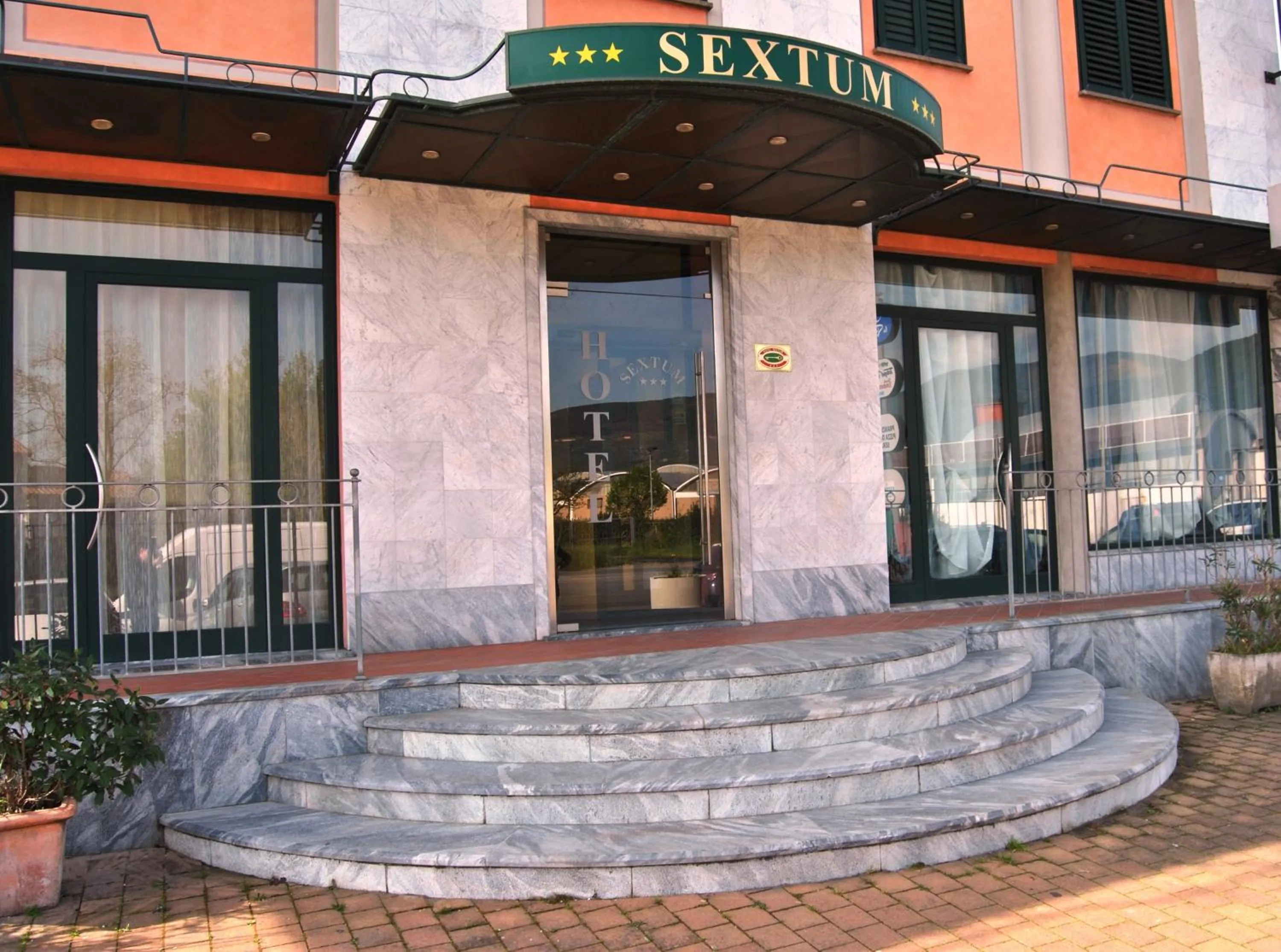 Facade/entrance in Hotel Sextum