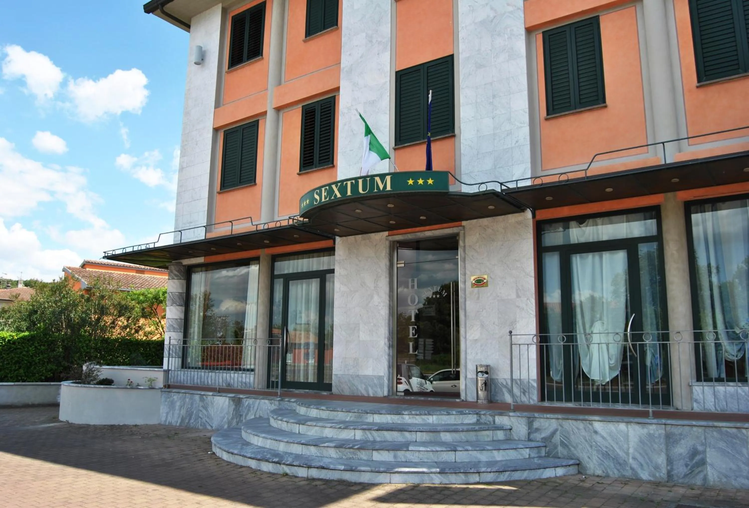 Facade/entrance in Hotel Sextum