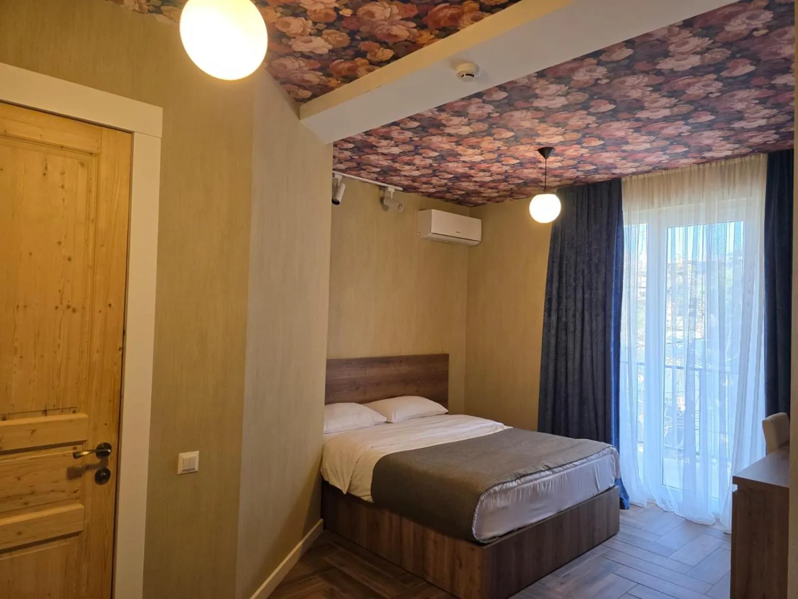 City view, Bed in Hotel Nutsa in old Tbilisi