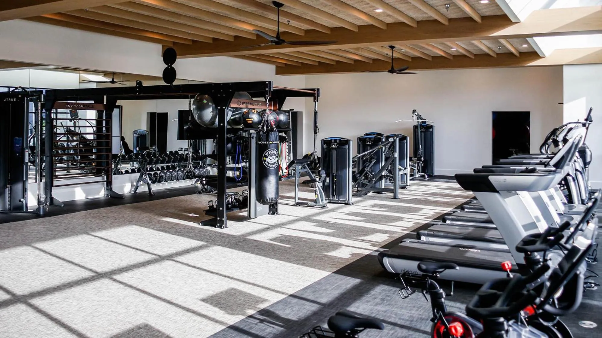 Fitness centre/facilities in Sentral West Midtown at Star Metals