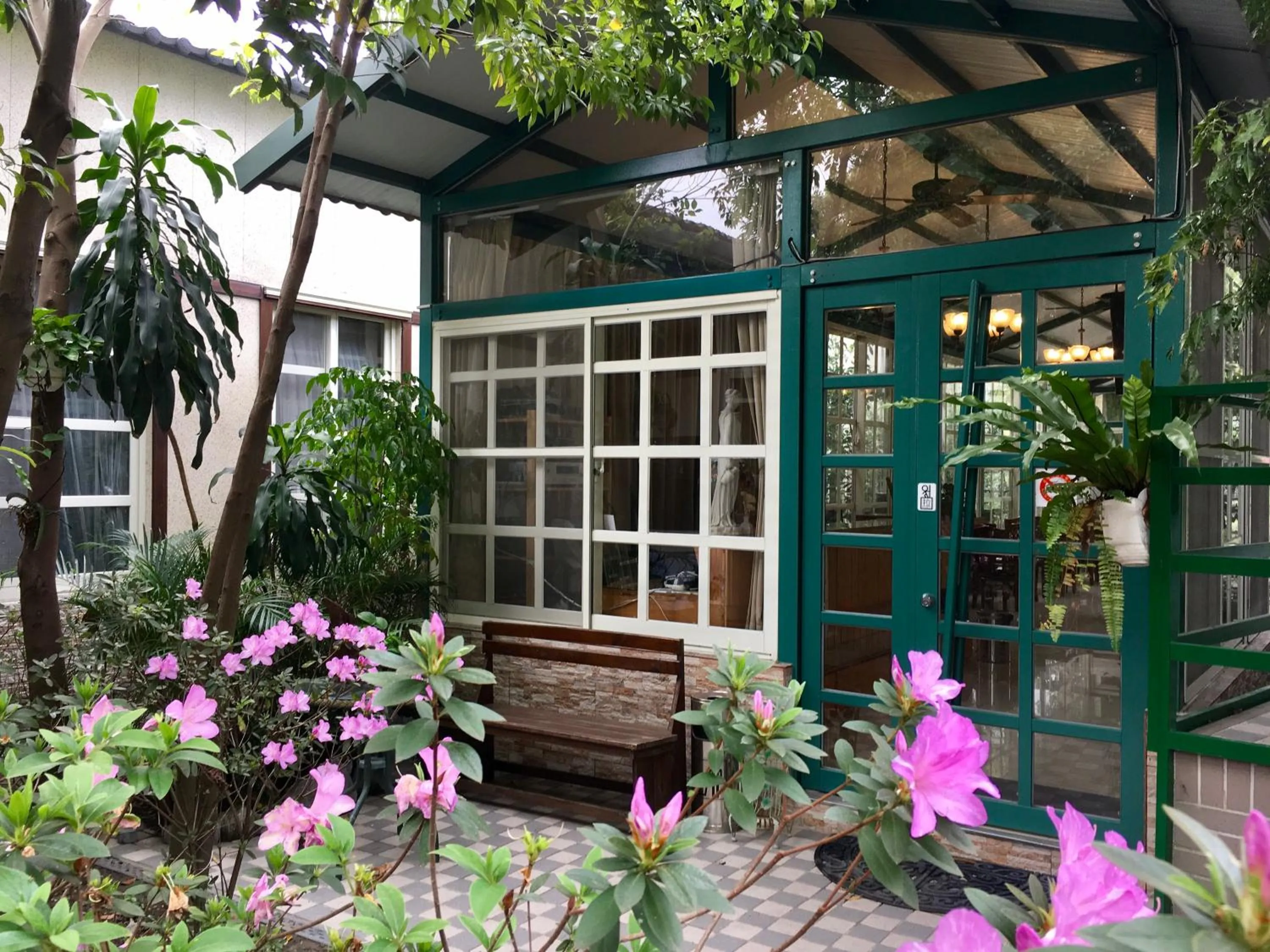 Facade/entrance in Champs Yazuh B&B