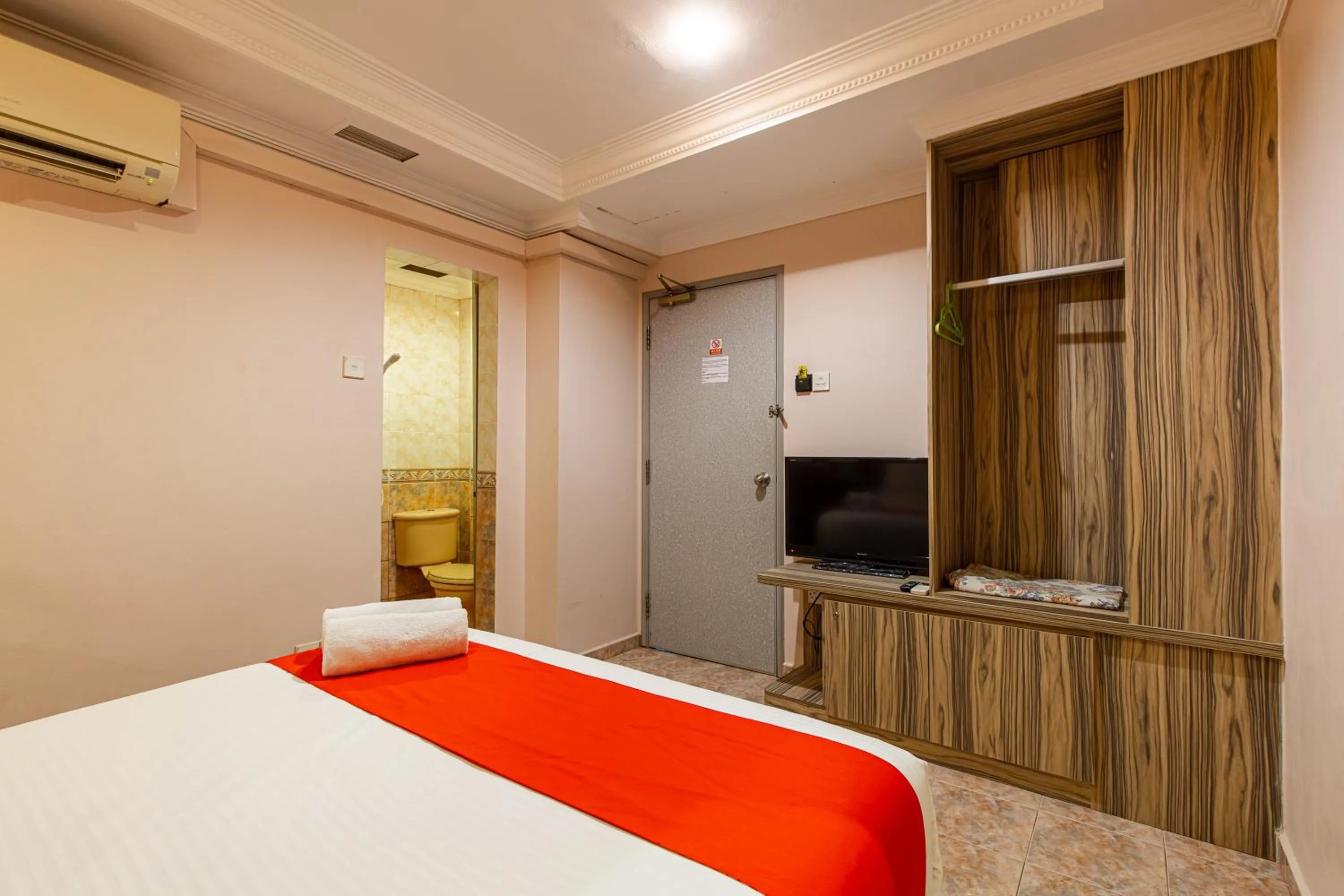 Bedroom, Bed in Hotel Fuji