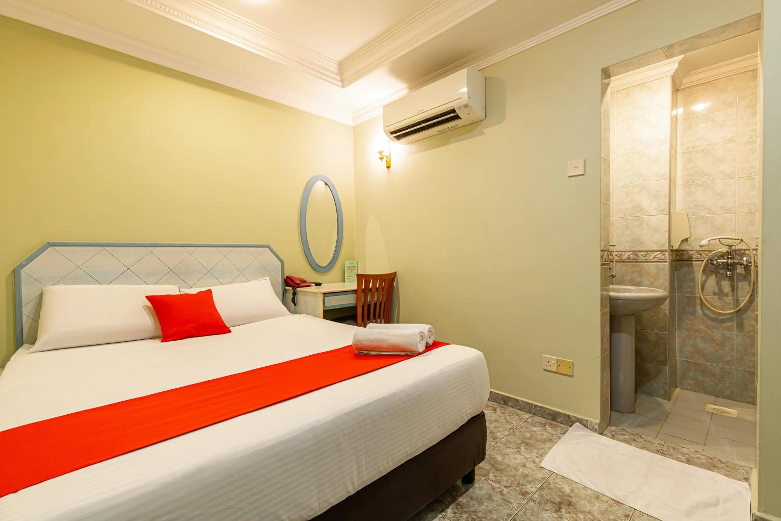 Photo of the whole room, Bed in Hotel Fuji