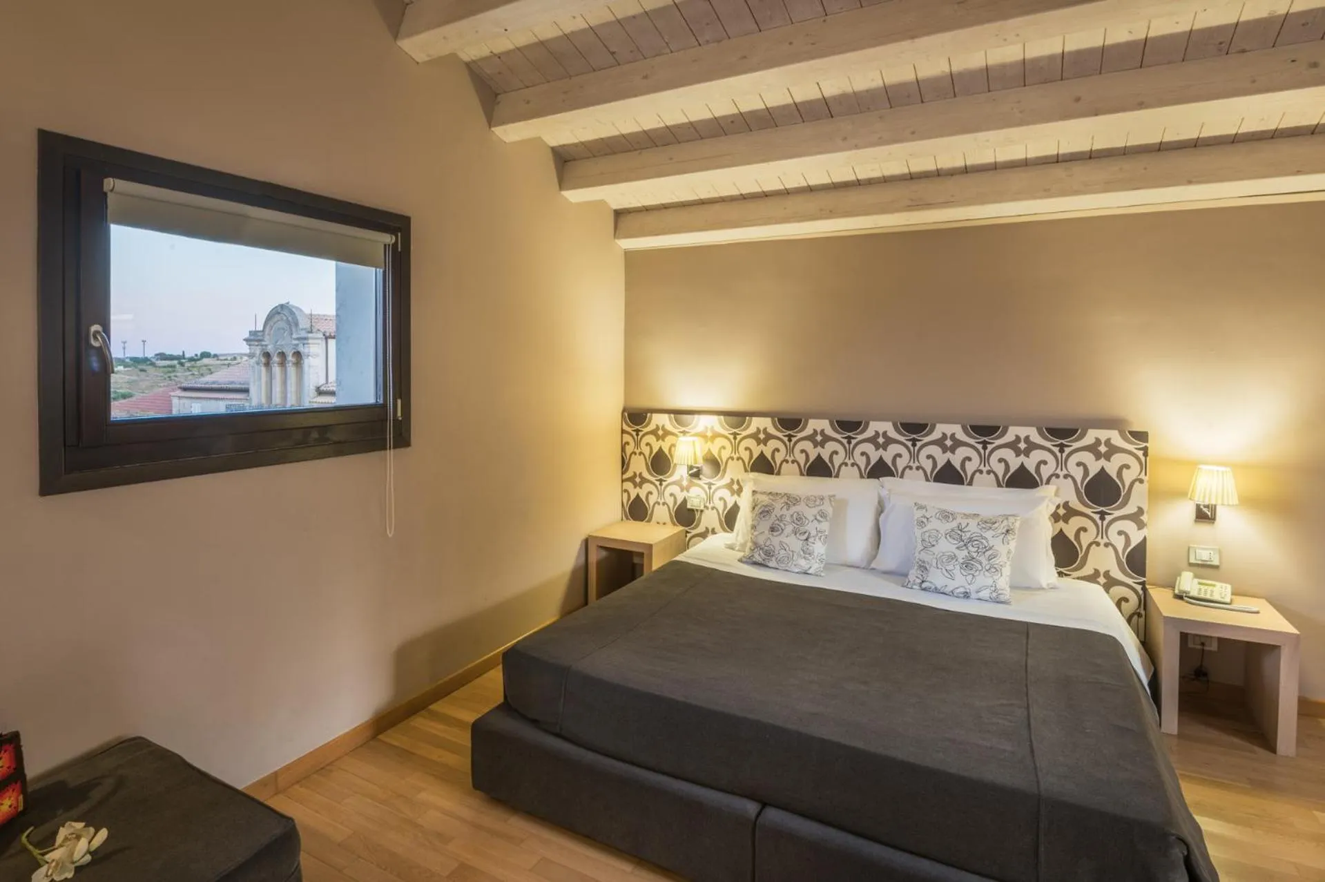 View (from property/room), Bed in Hotel Vittorio Veneto