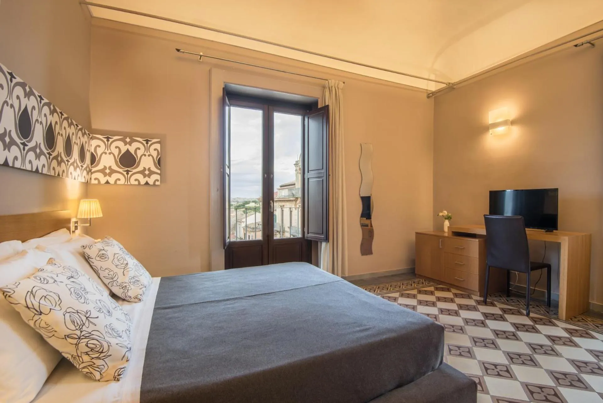 View (from property/room), Bed in Hotel Vittorio Veneto