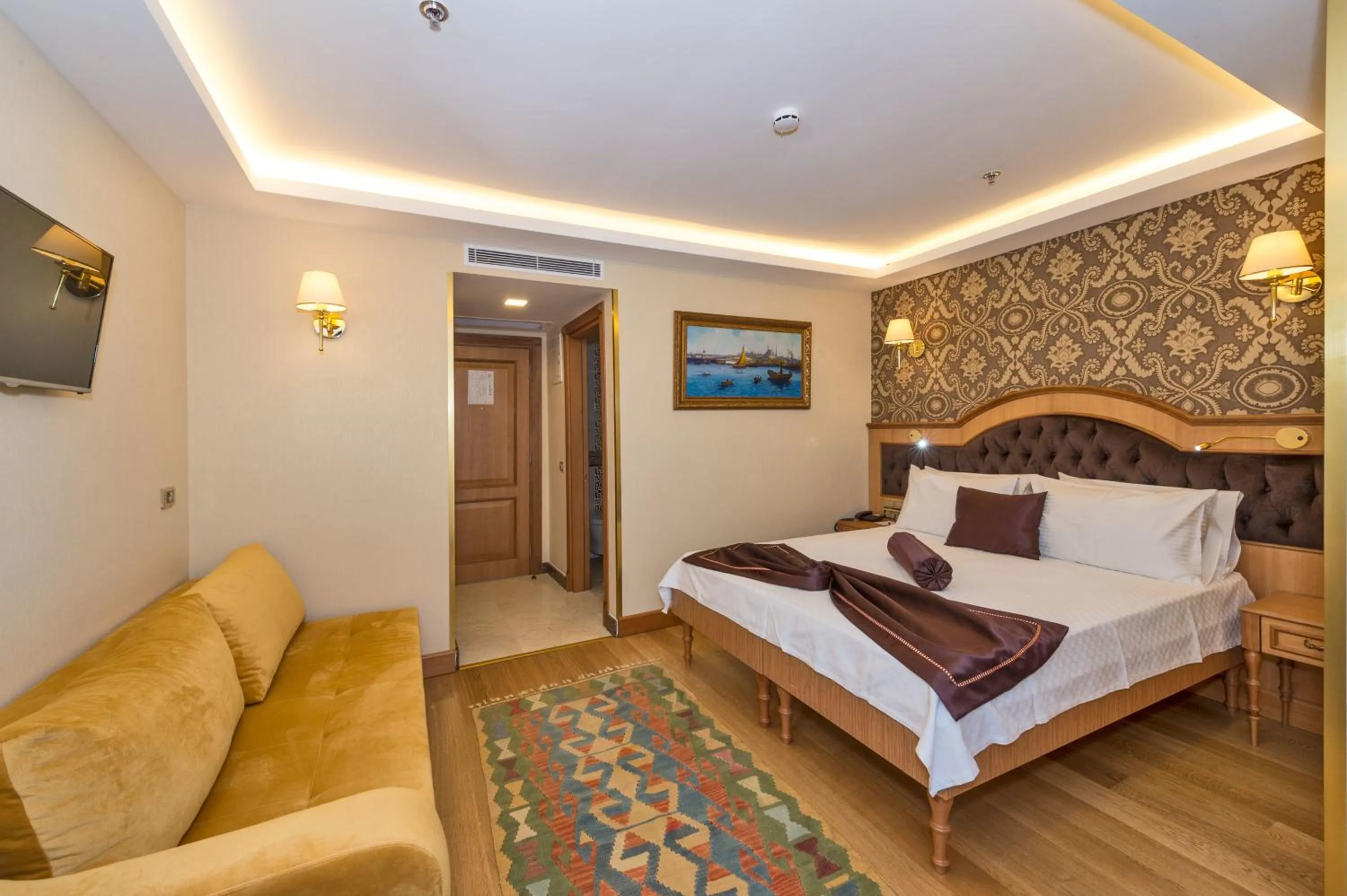 Photo of the whole room, Bed in Aprilis Gold Hotel - Special Category