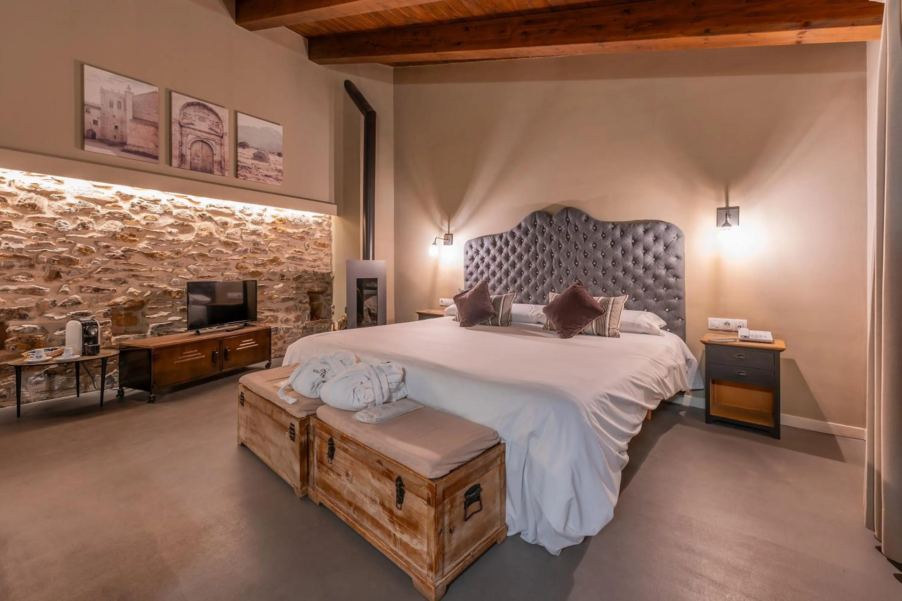 Photo of the whole room, Bed in Hotel Mas De Cebrian