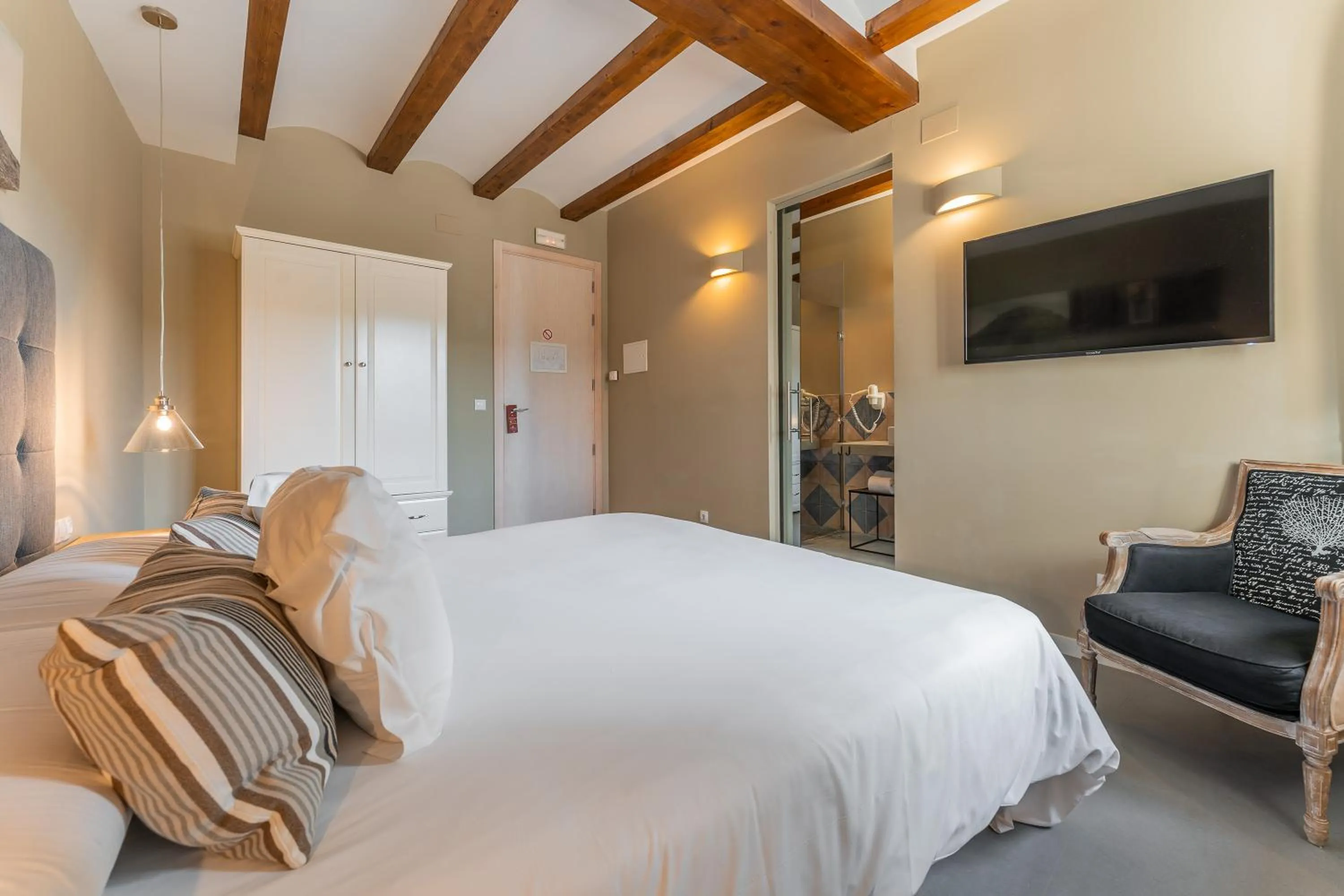 Photo of the whole room, Bed in Hotel Mas De Cebrian