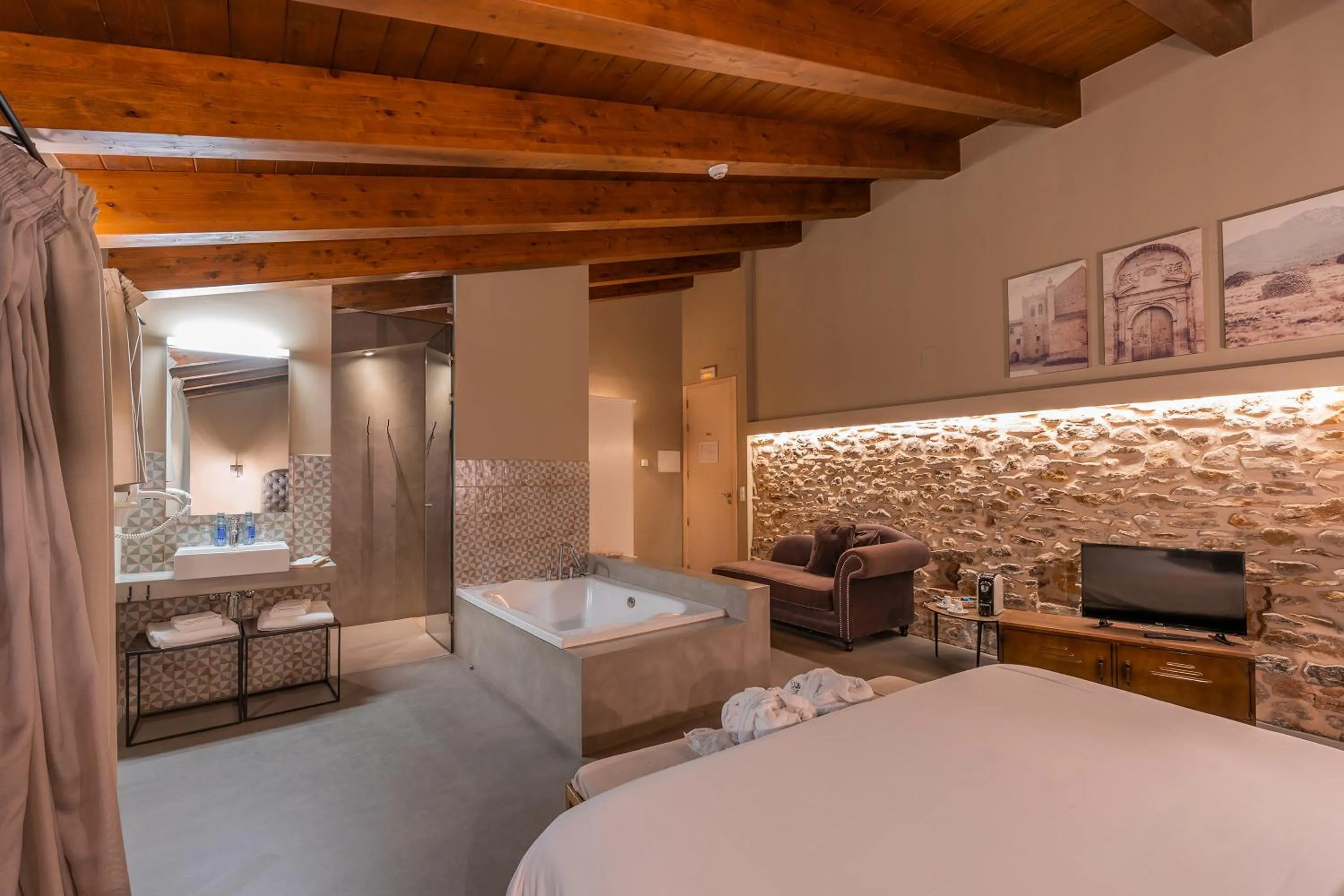 Photo of the whole room, Bed in Hotel Mas De Cebrian