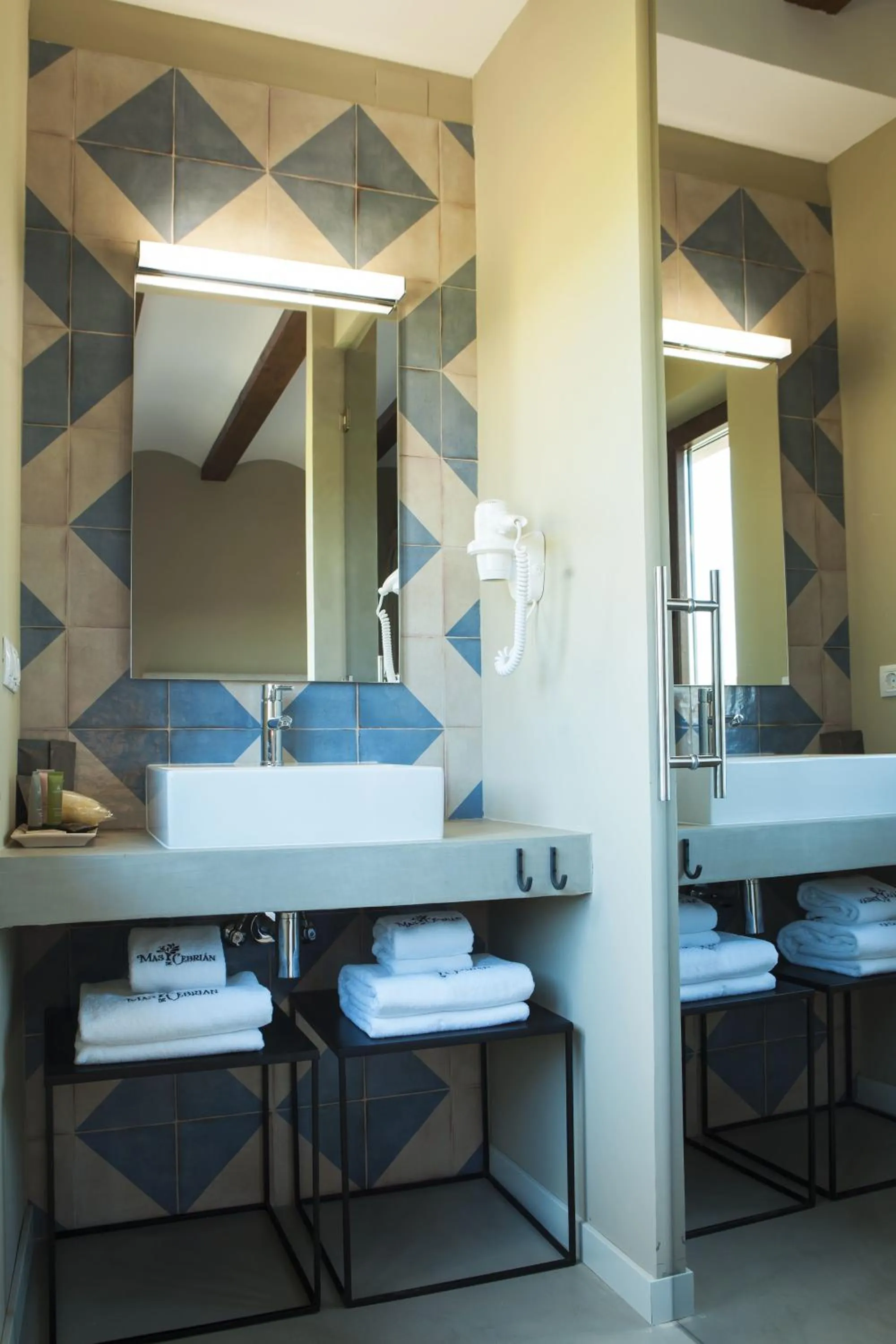 Shower in Hotel Mas De Cebrian