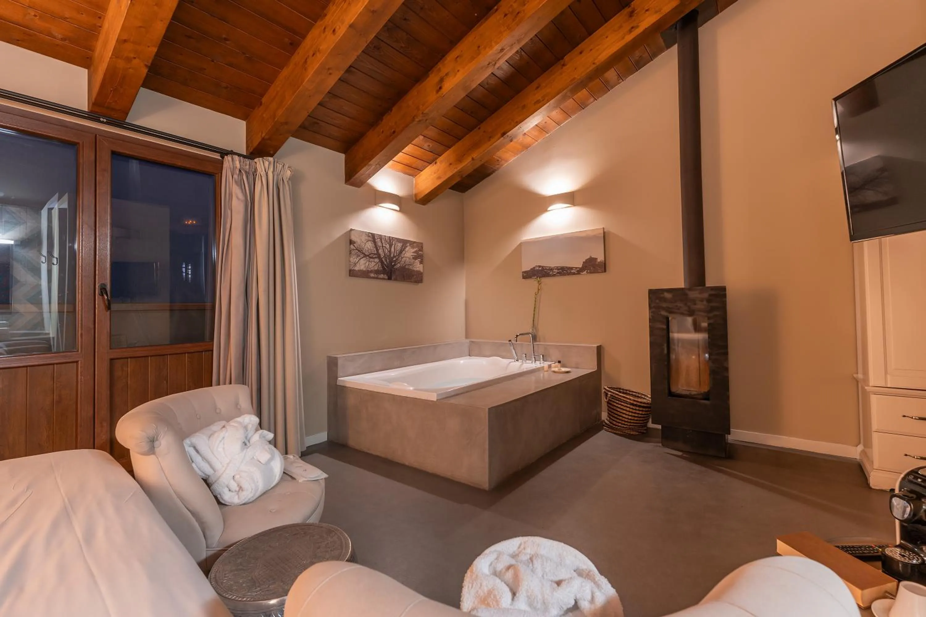 Photo of the whole room, Bed in Hotel Mas De Cebrian