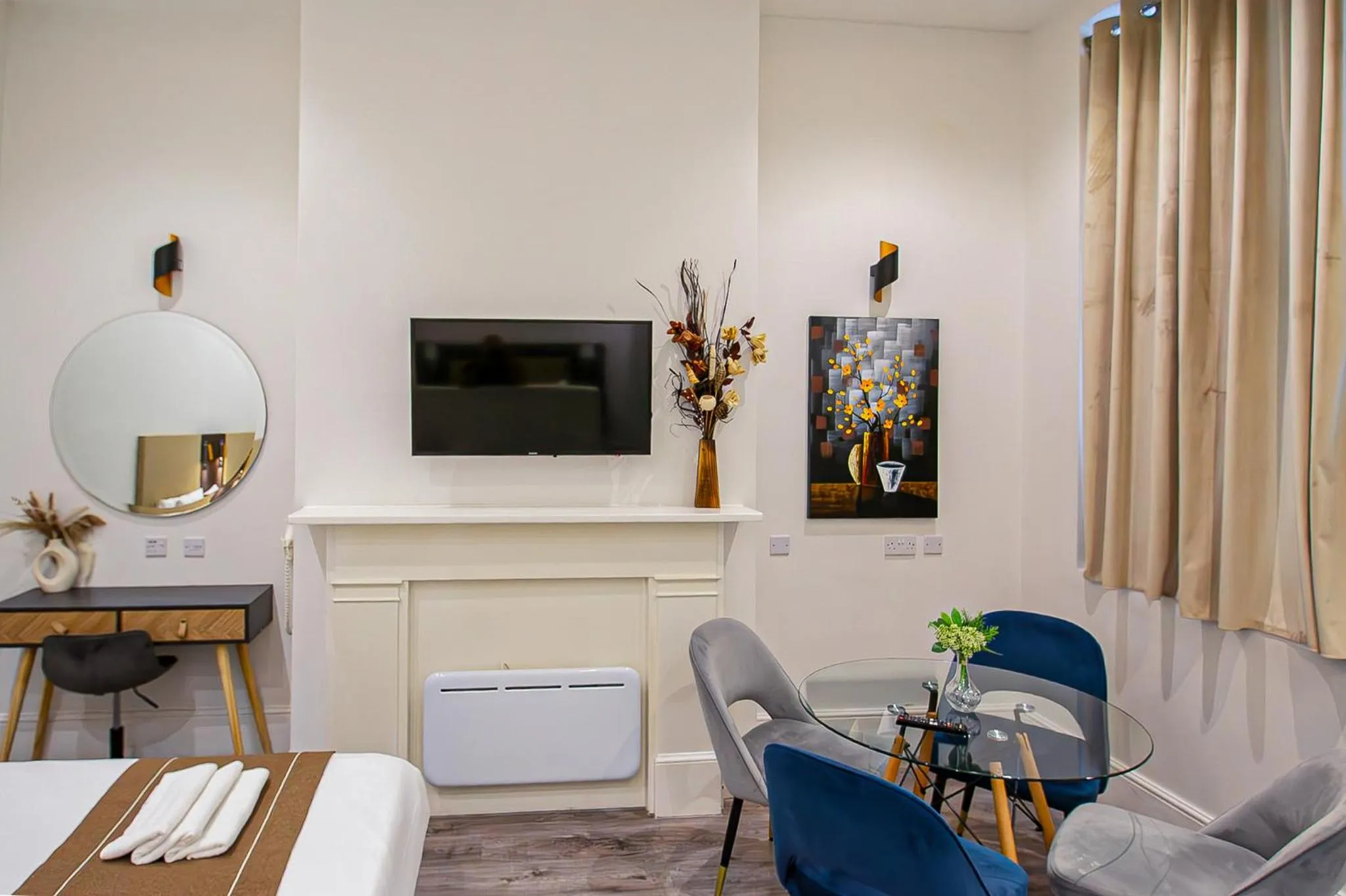 TV and multimedia in Hyde Park Superior Apartments