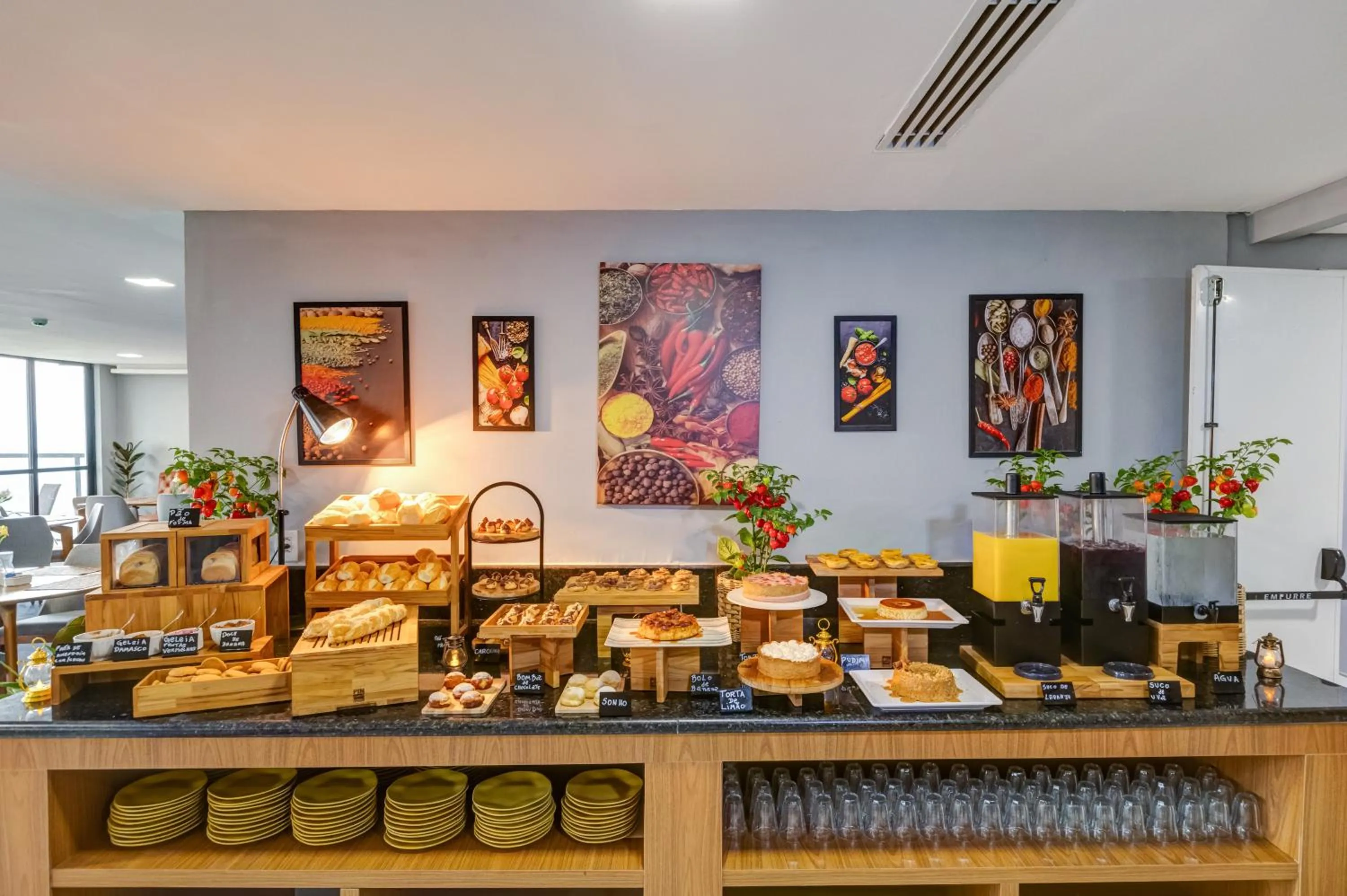 Buffet breakfast in Gran Paradiso Campos do Jordão By Ventura OFICIAL