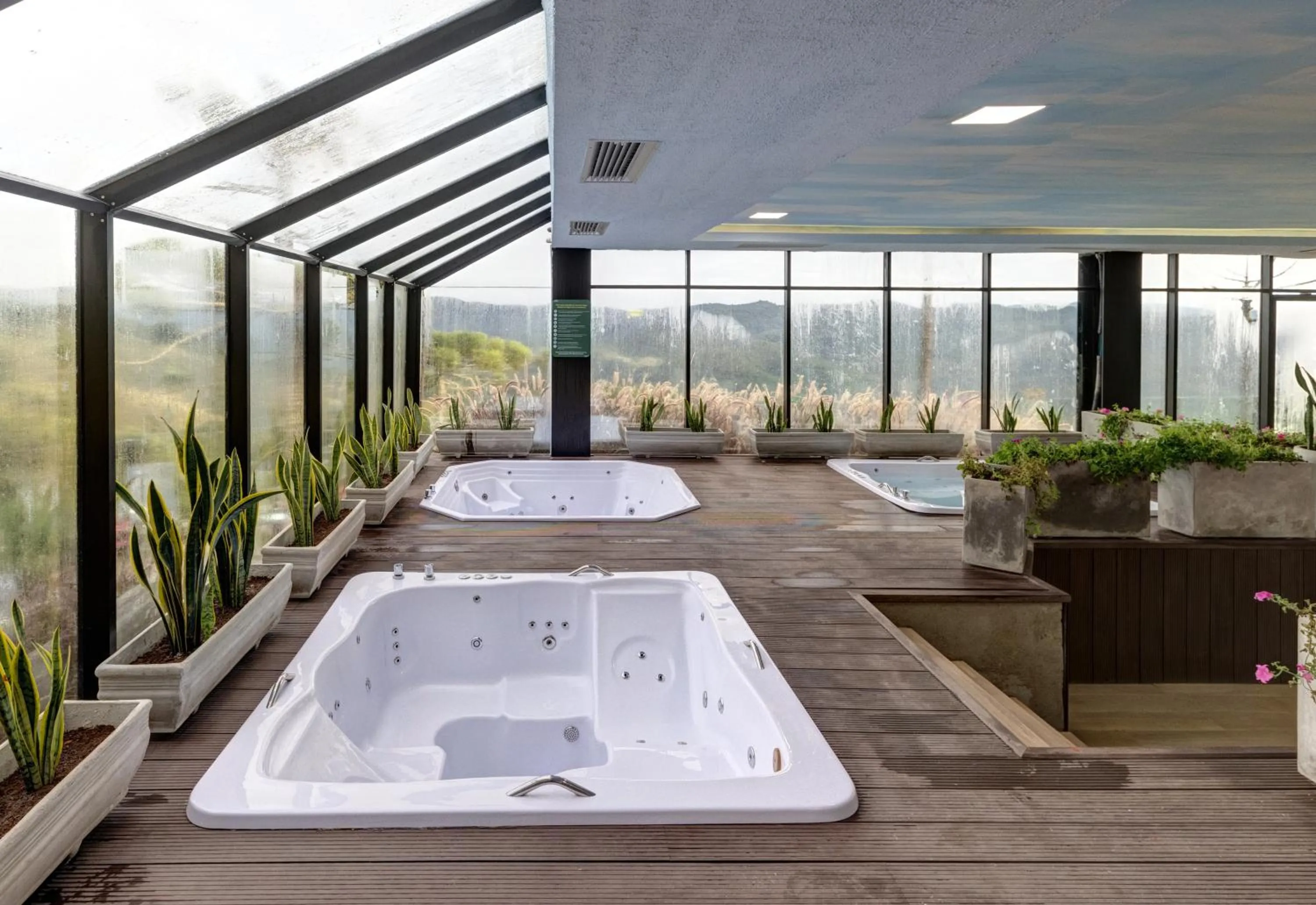 Hot Tub in Gran Paradiso Campos do Jordão By Ventura OFICIAL