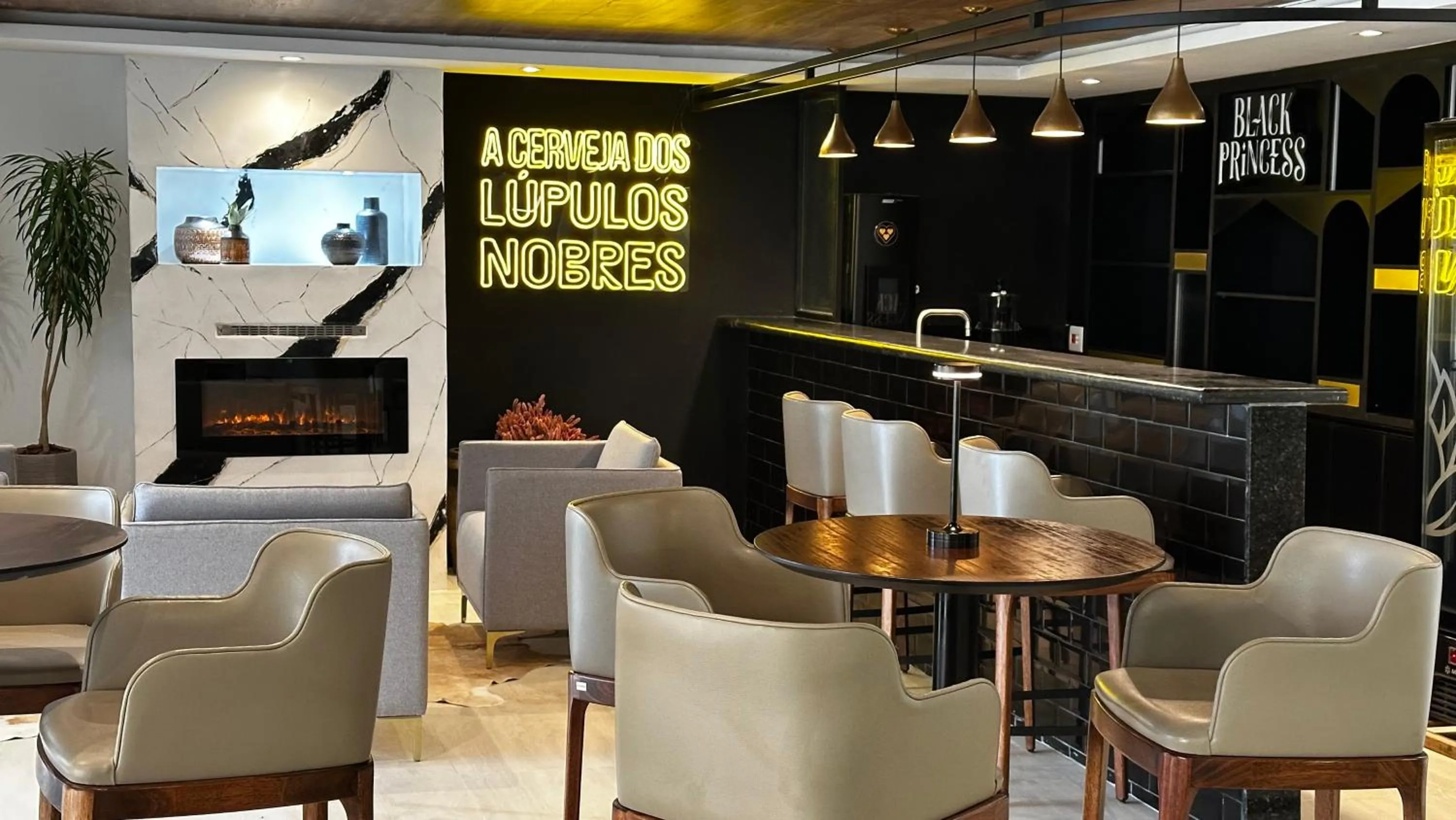 Lounge or bar in Gran Paradiso Campos do Jordão By Ventura OFICIAL