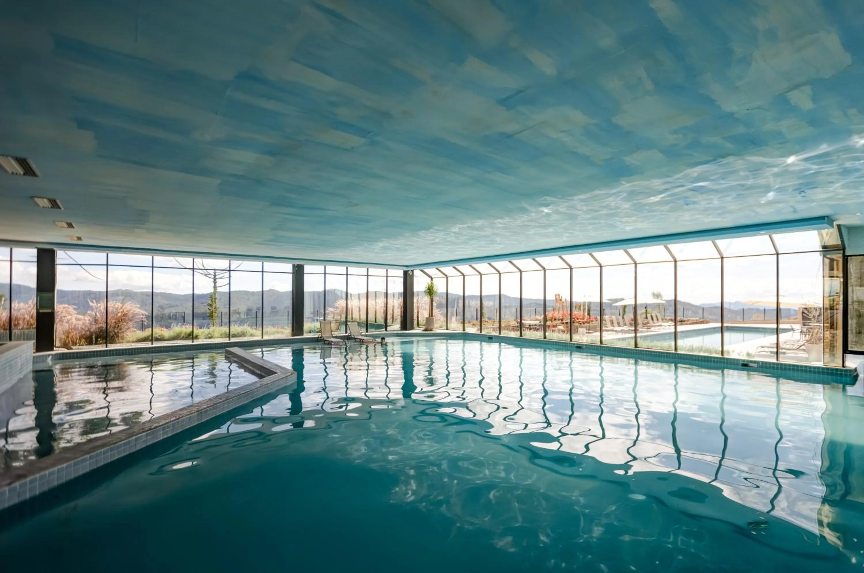 Swimming pool in Gran Paradiso Campos do Jordão By Ventura OFICIAL