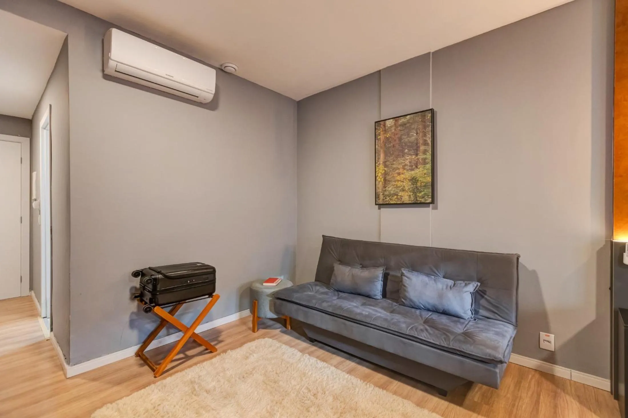 Living room, Bed in Gran Paradiso Campos do Jordão By Ventura OFICIAL