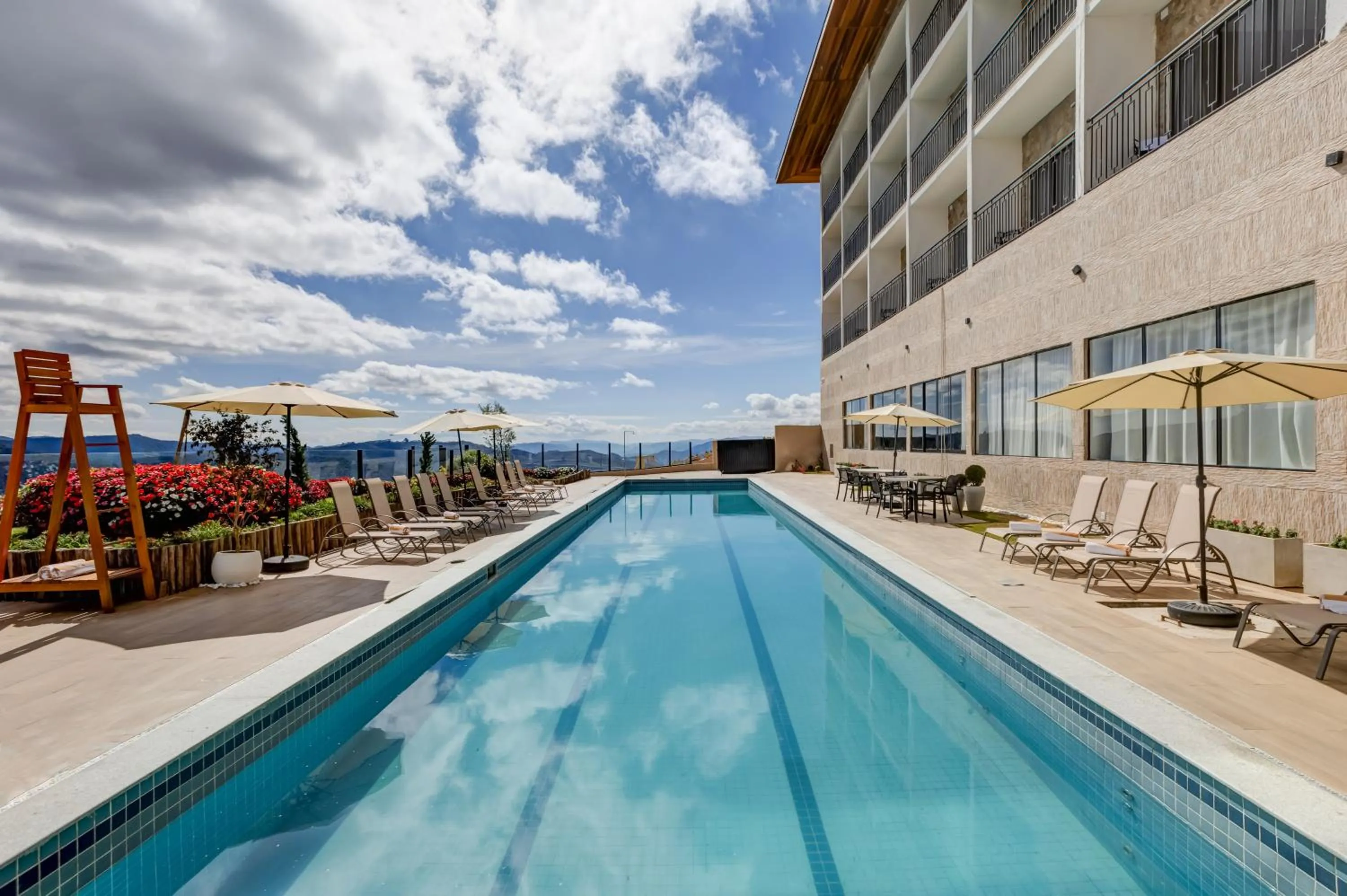 Swimming pool in Gran Paradiso Campos do Jordão By Ventura OFICIAL