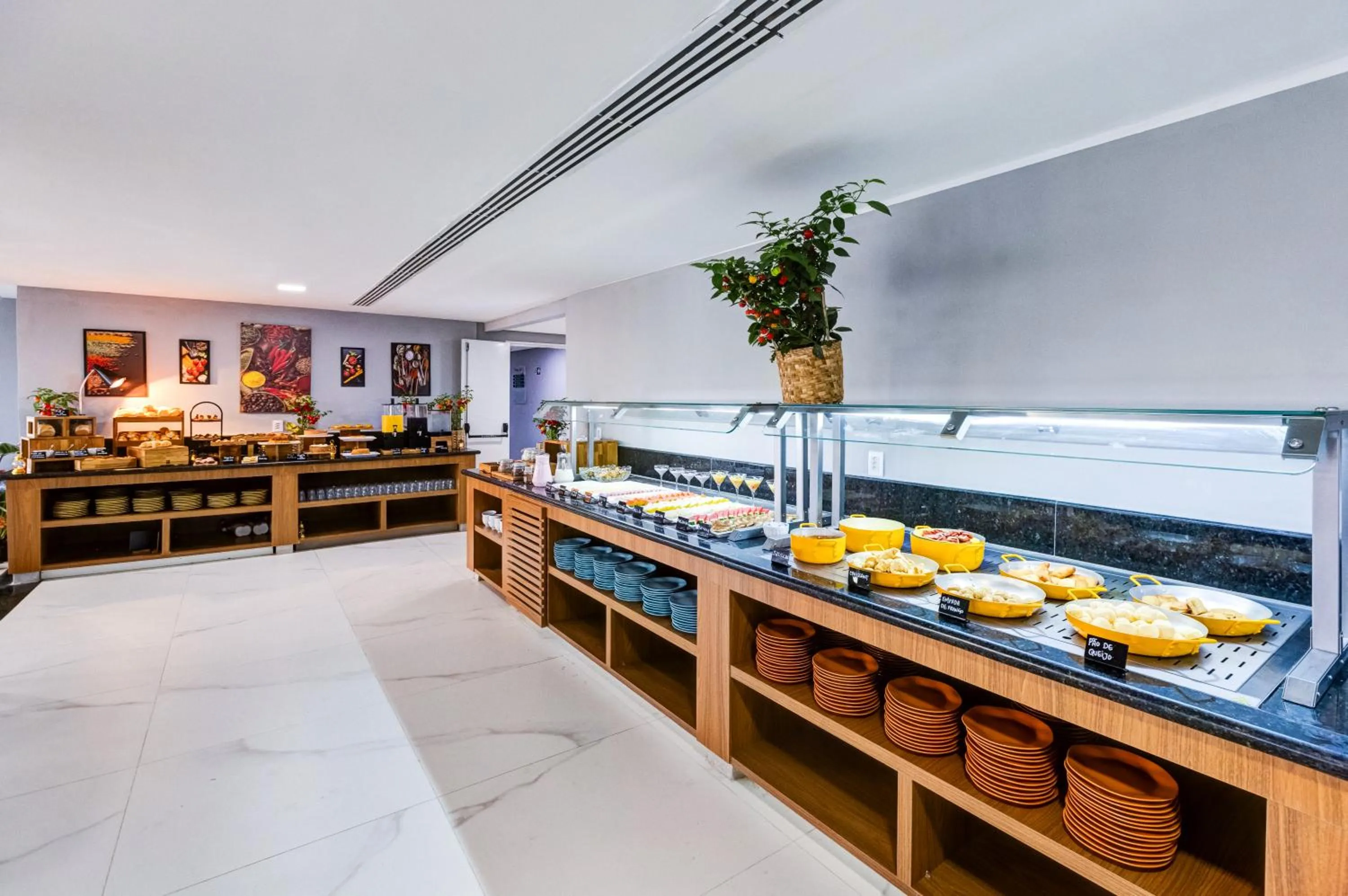 Buffet breakfast in Gran Paradiso Campos do Jordão By Ventura OFICIAL