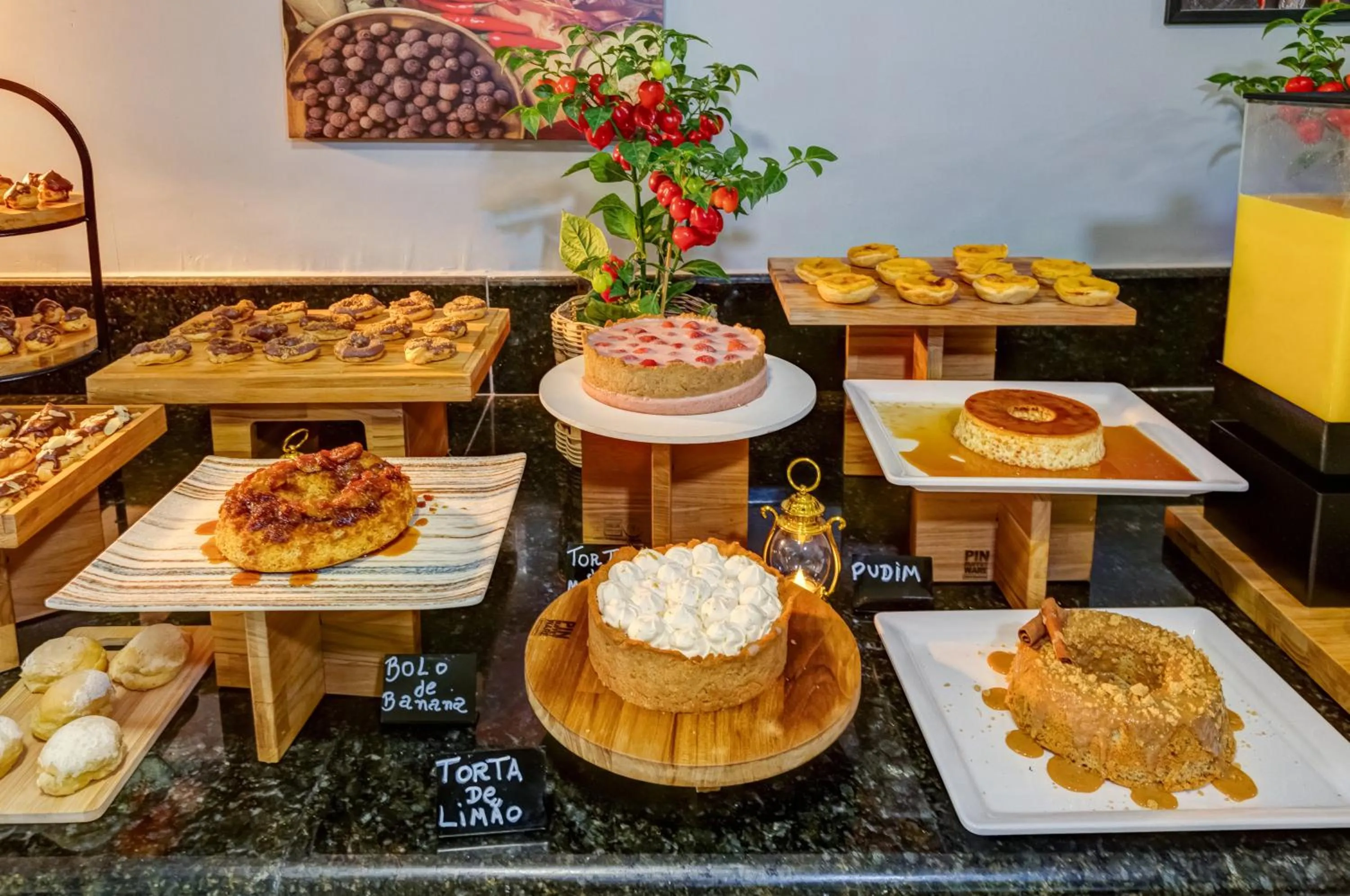 Buffet breakfast in Gran Paradiso Campos do Jordão By Ventura OFICIAL