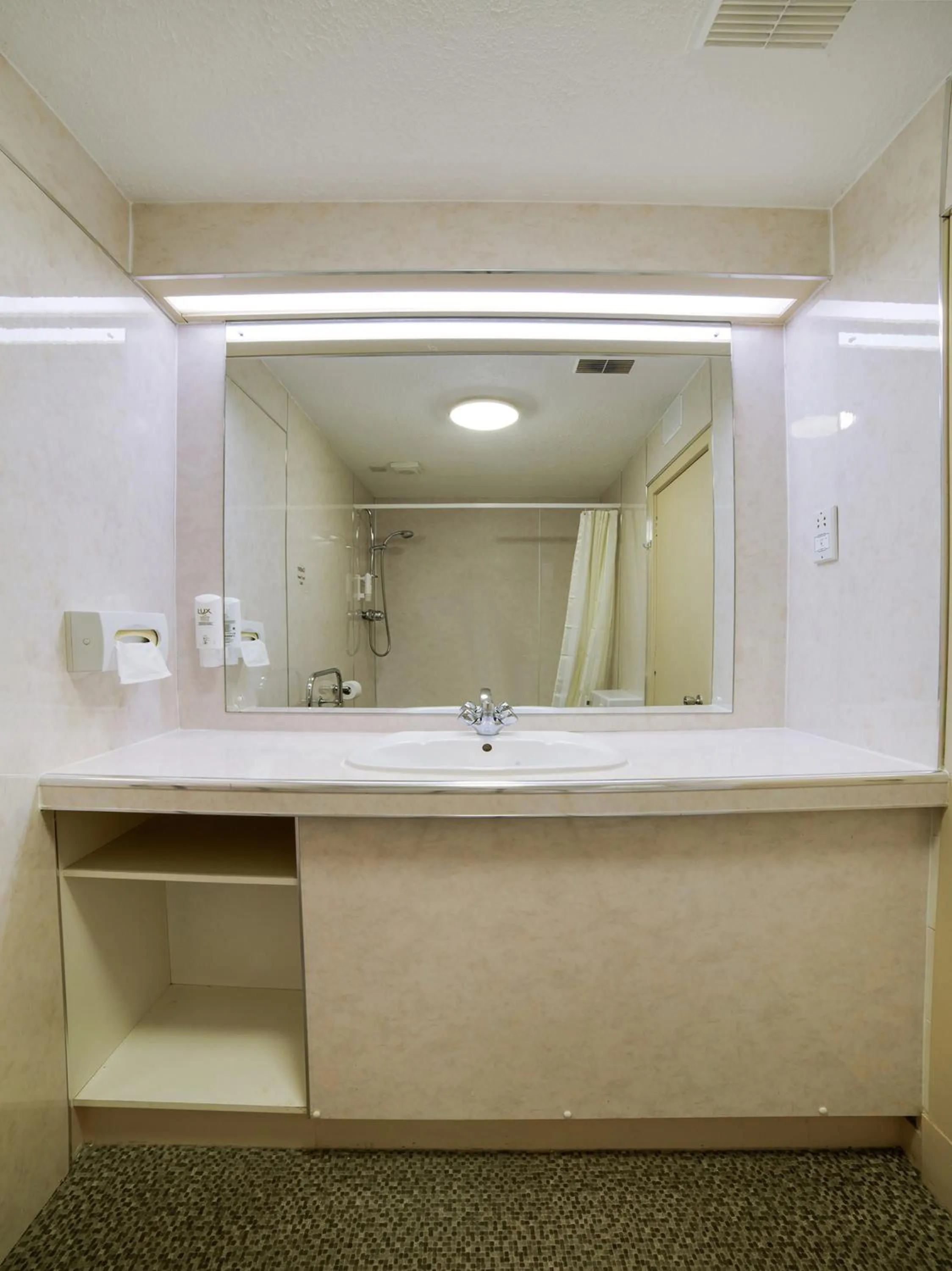 Bathroom in Brentwood Aberdeen City Centre near Union Street