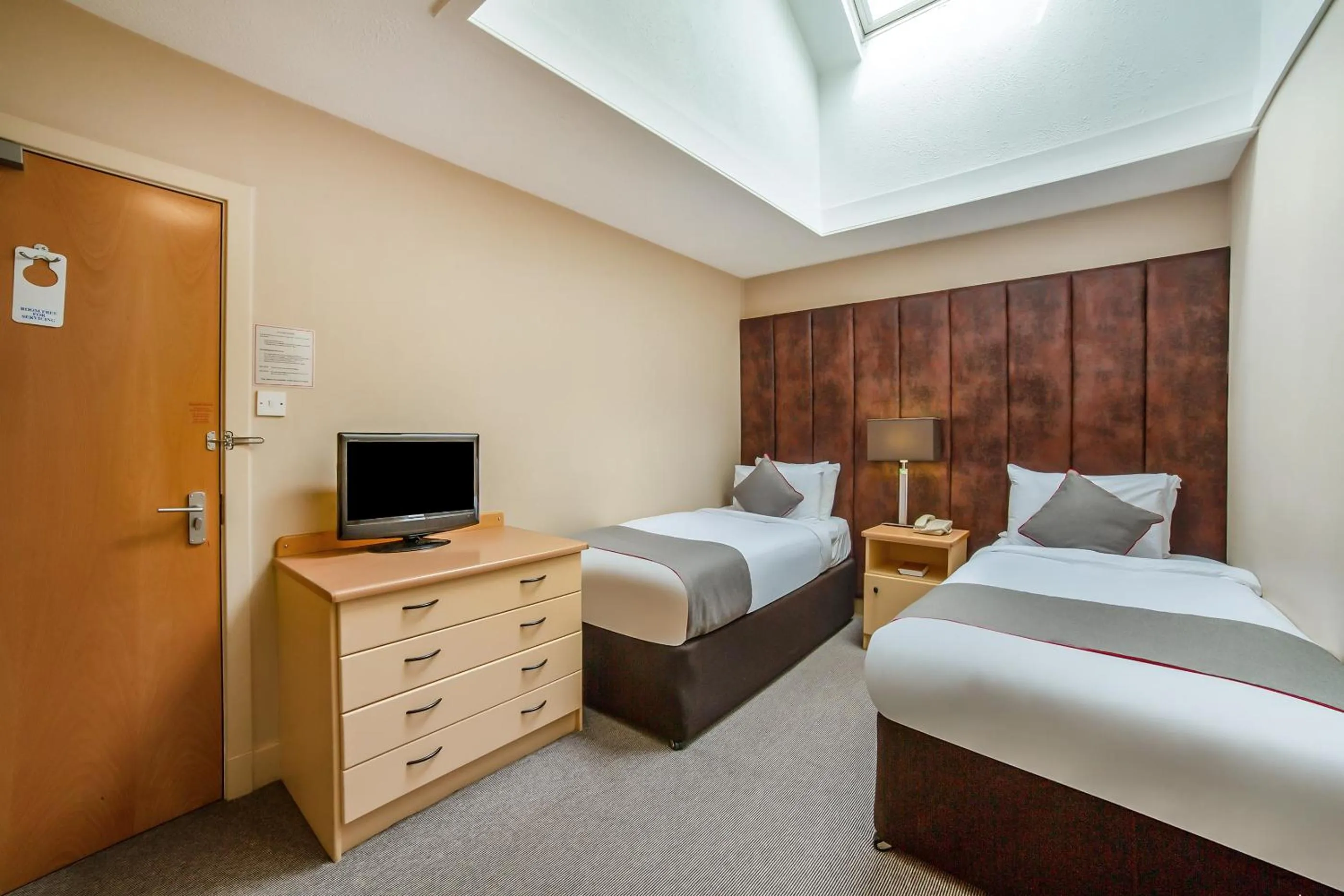 Bedroom, Bed in Brentwood Aberdeen City Centre near Union Street