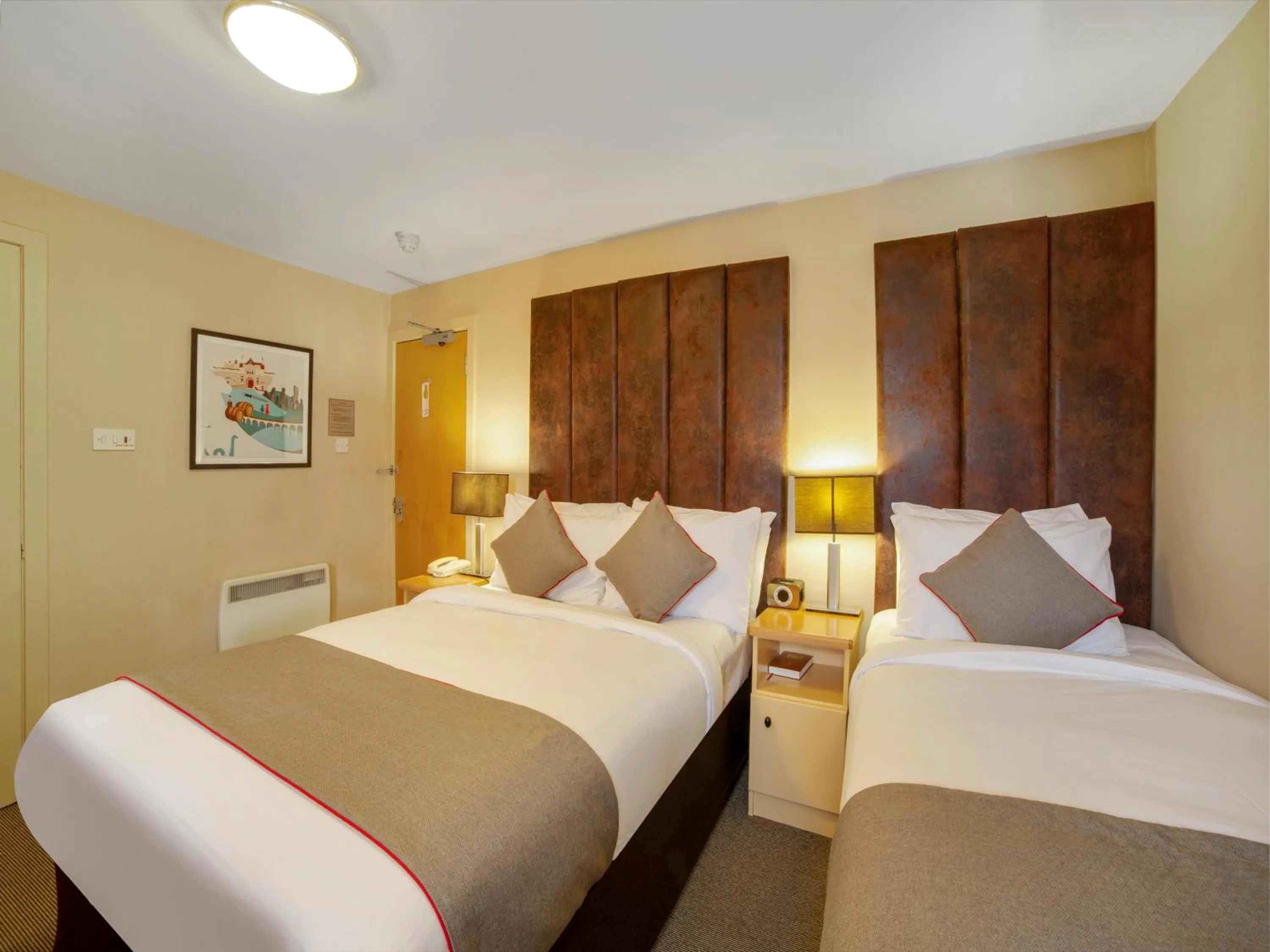 Bedroom, Bed in Brentwood Aberdeen City Centre near Union Street