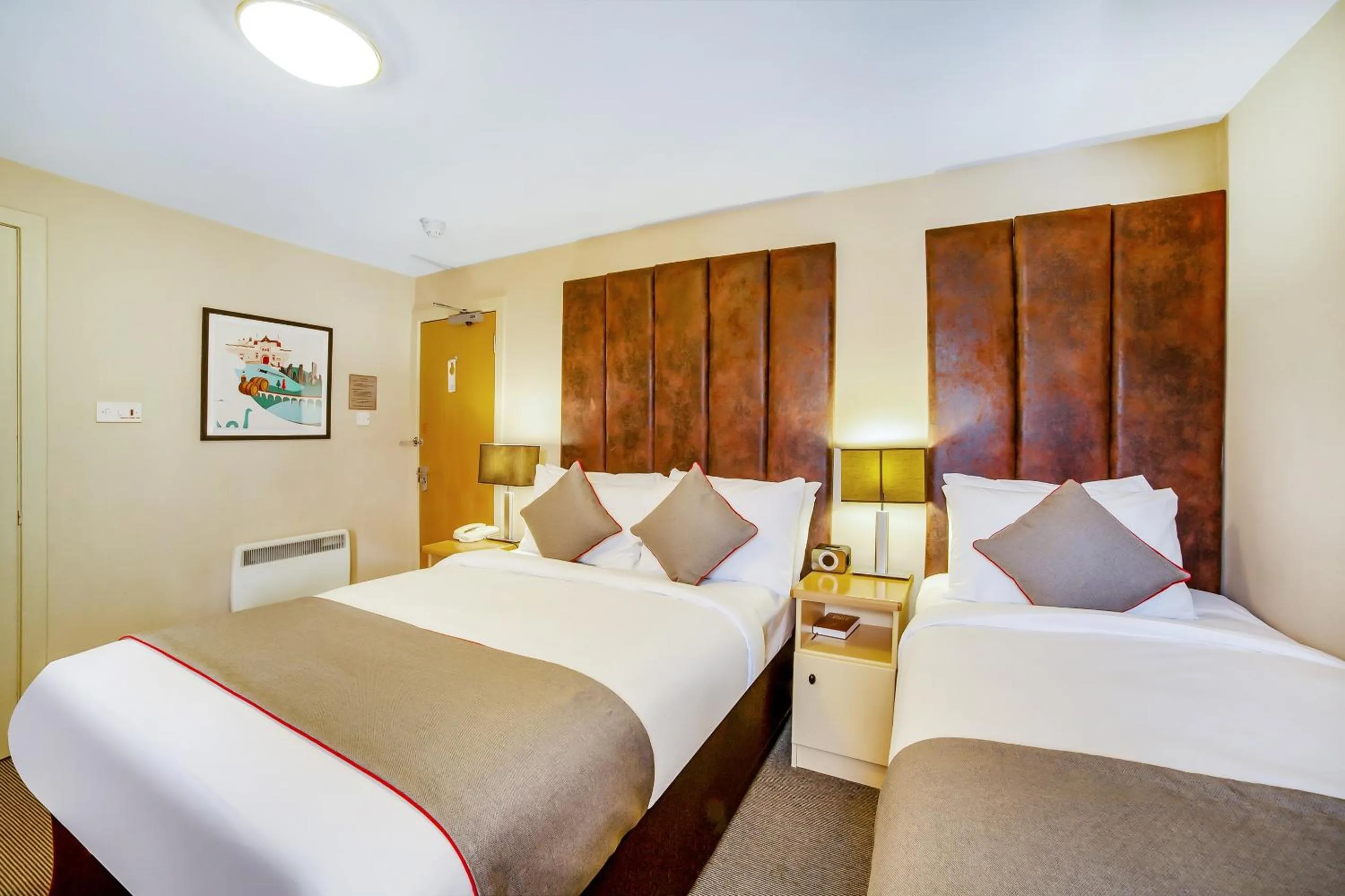 Bedroom, Bed in Brentwood Aberdeen City Centre near Union Street