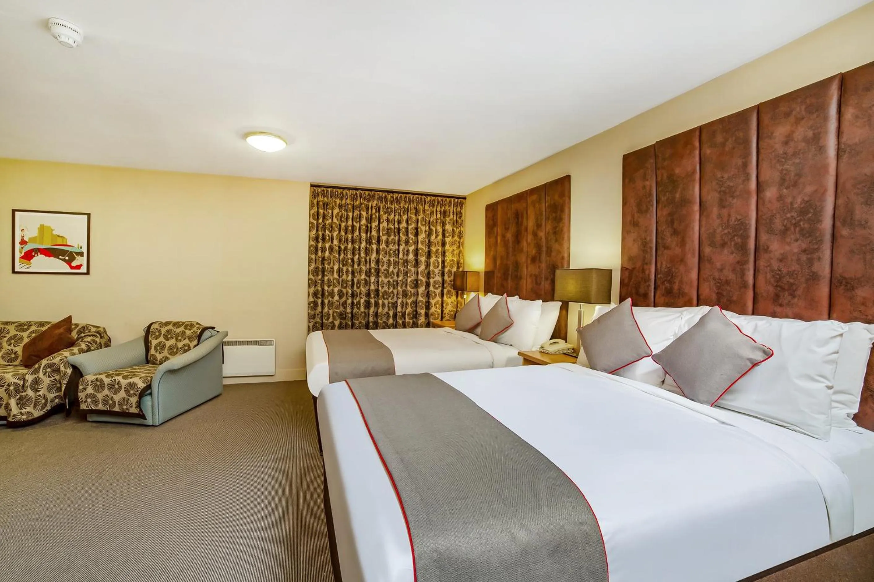 Bedroom, Bed in Brentwood Aberdeen City Centre near Union Street